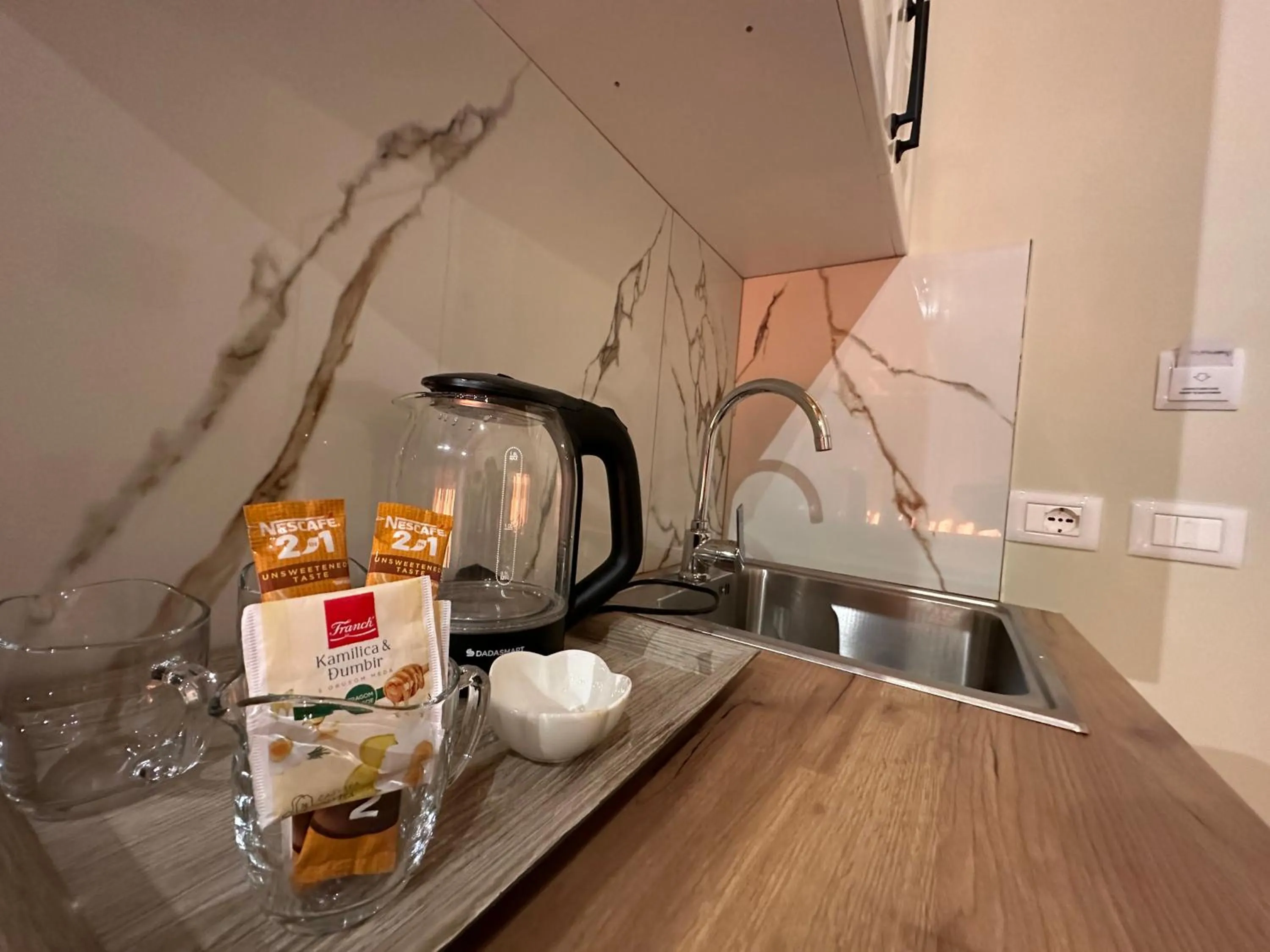 Coffee/tea facilities in Arial Penthouse Suites