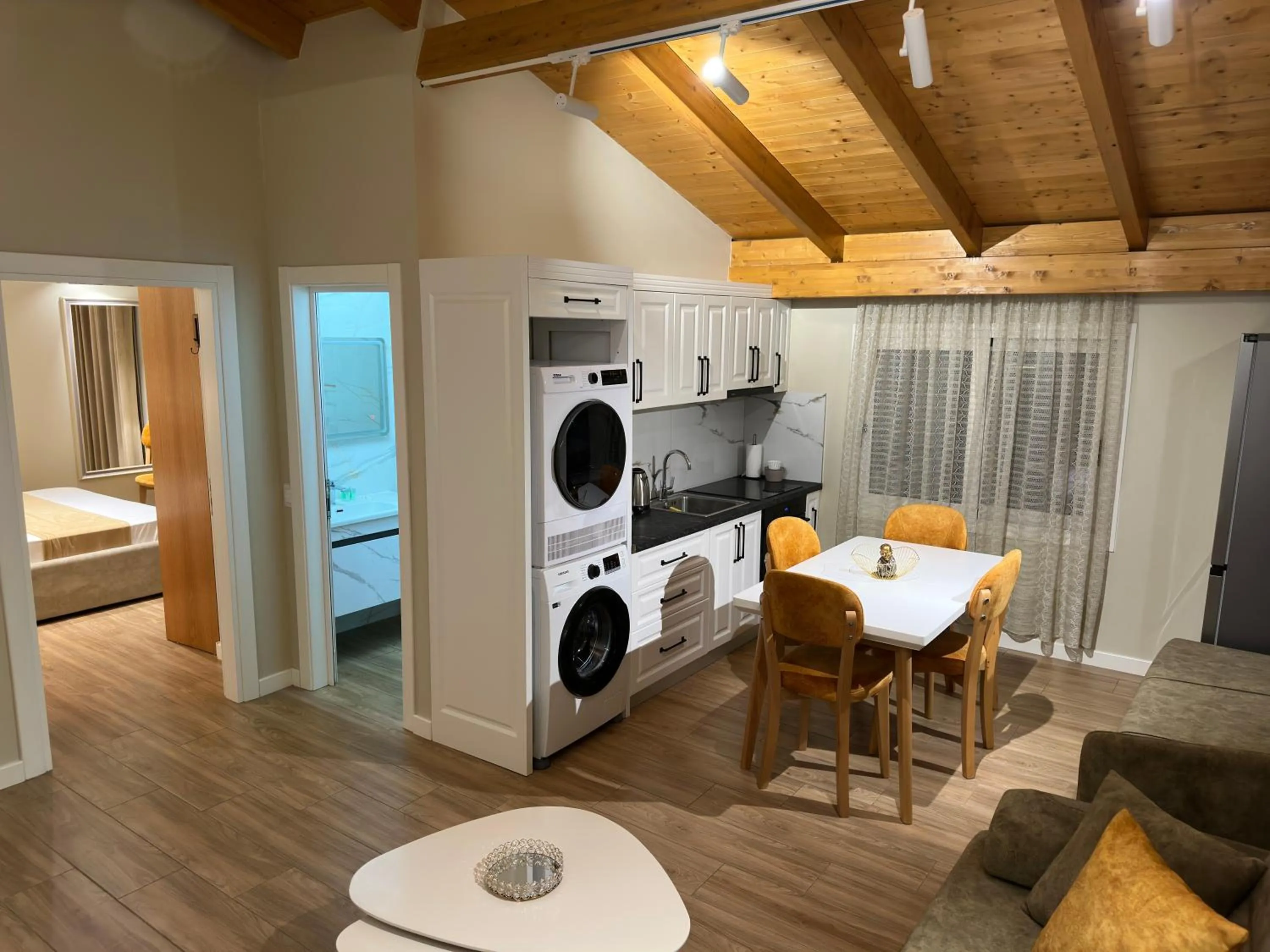 Communal lounge/ TV room, Bed in Arial Penthouse Suites