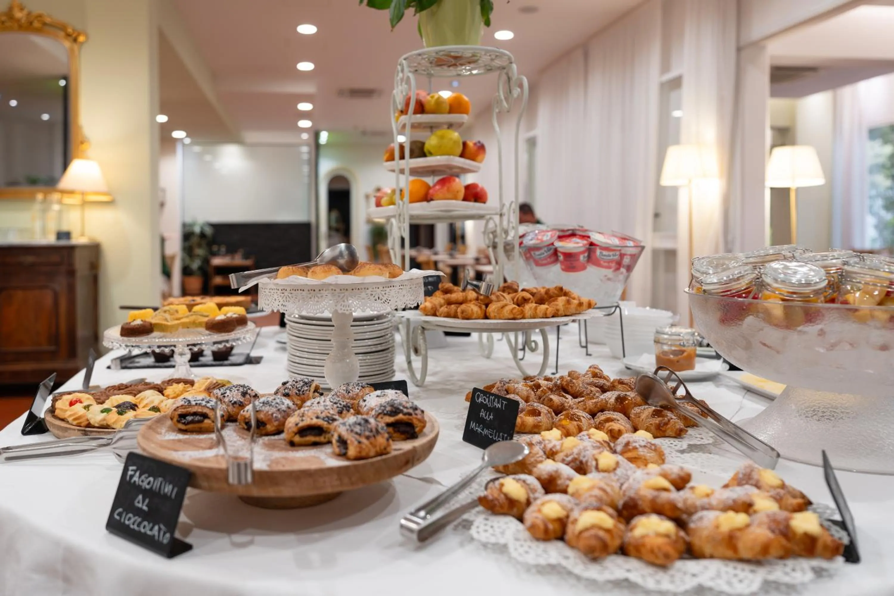 Breakfast in Hotel Castello Artemide Congressi