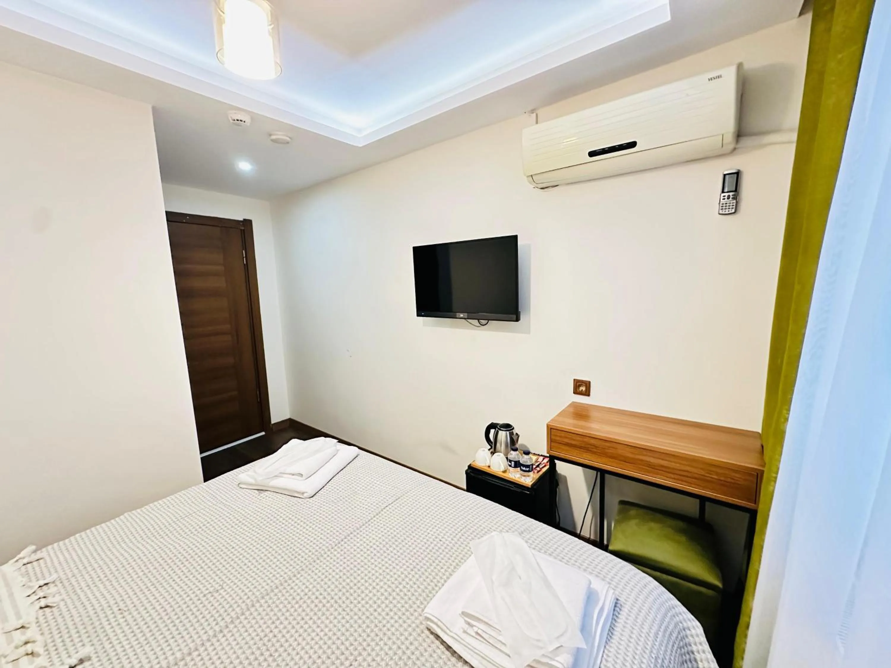 TV and multimedia, Bed in Malakat Istanbul Hotel & Spa