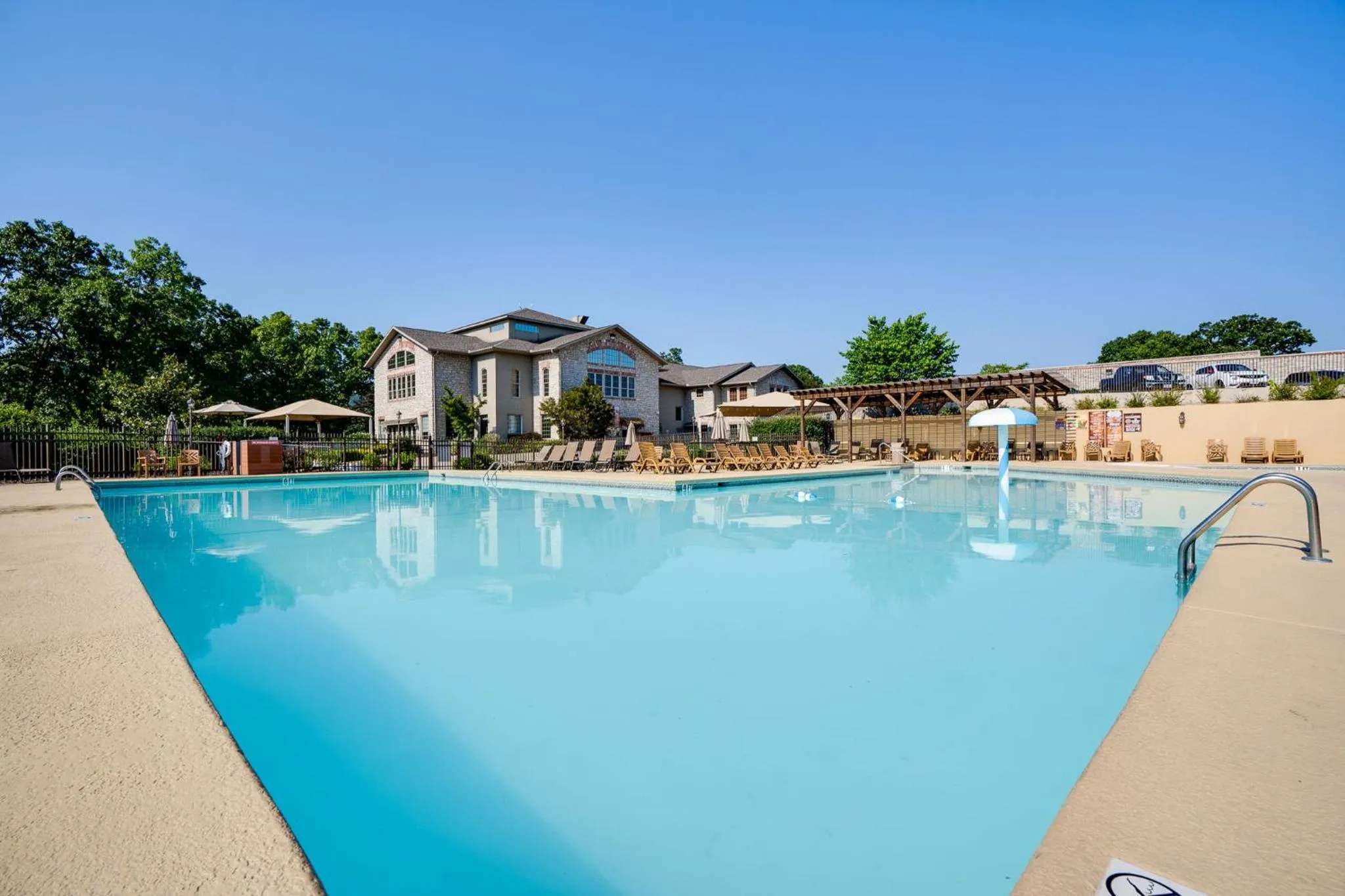 Swimming pool in Branson Getaway, Pools, Hot Tub & Lake Access