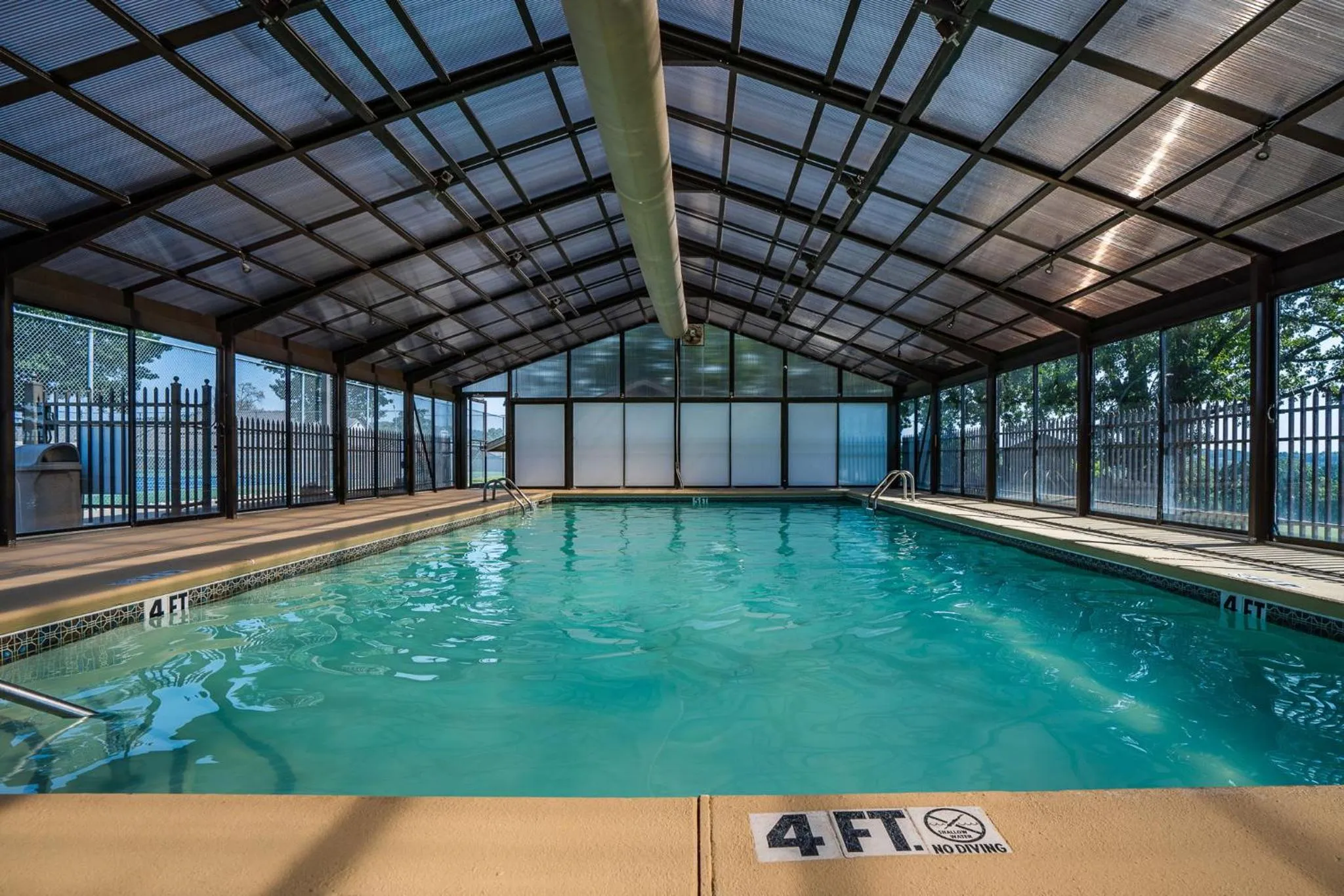 Swimming pool in Branson Getaway, Pools, Hot Tub & Lake Access