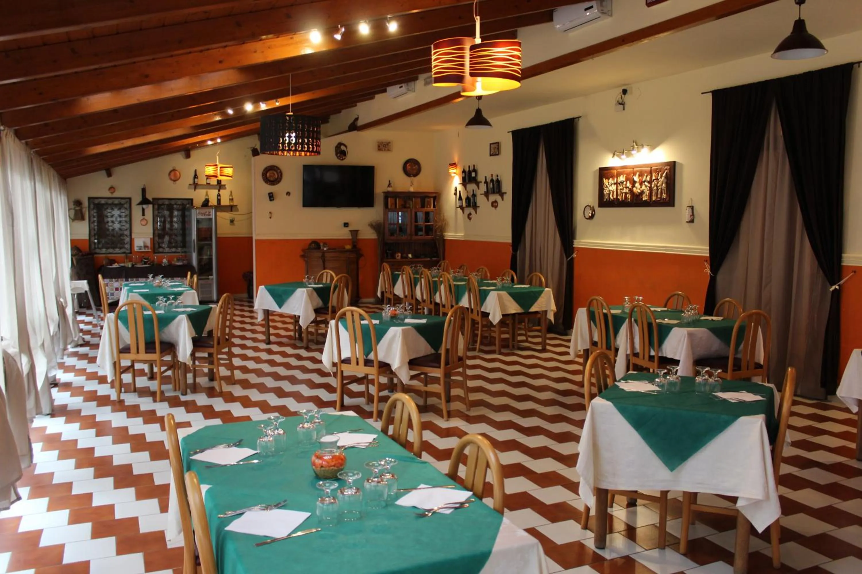 Restaurant/places to eat in Hotel Santa Marta