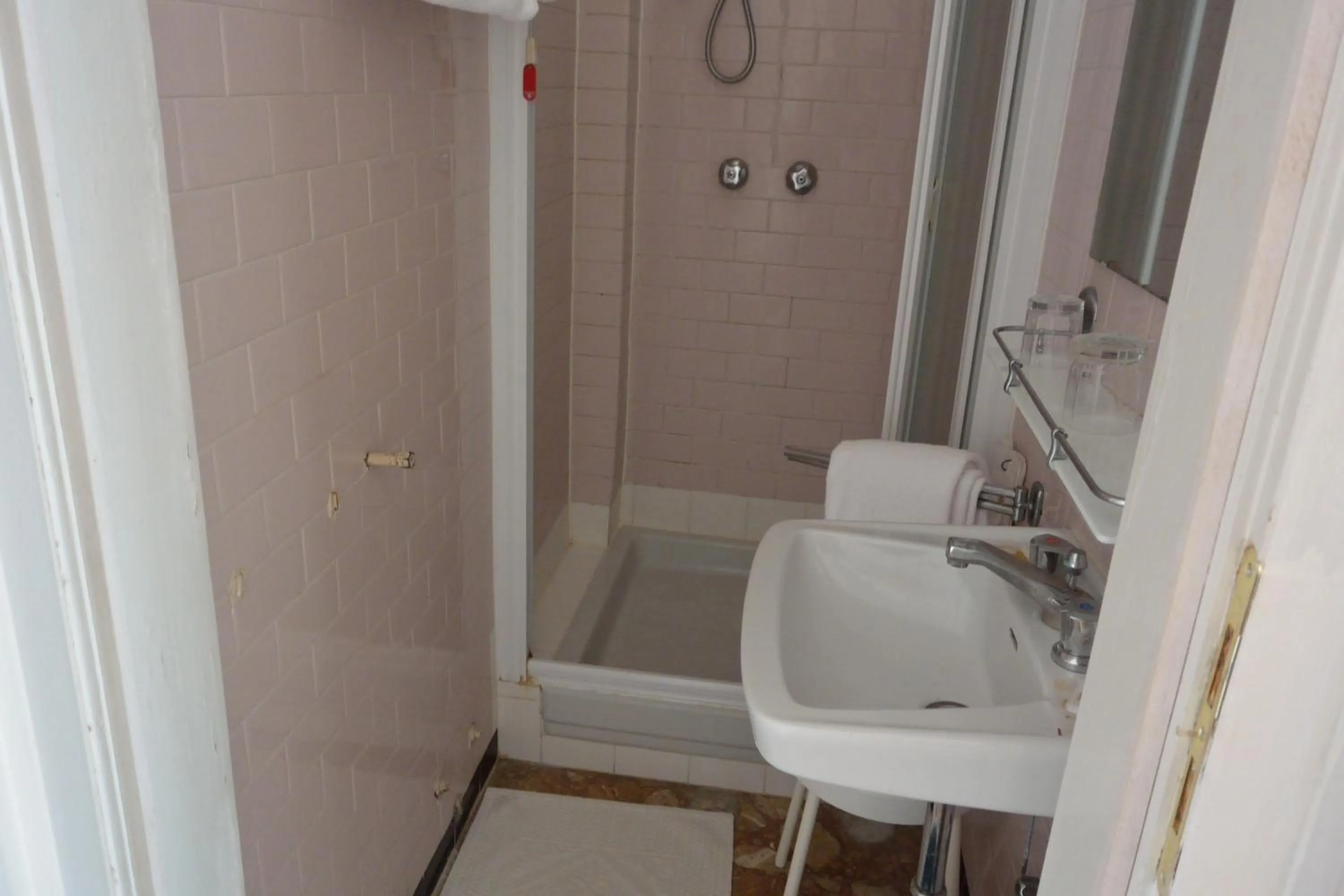 Shower in Pensione Seguso