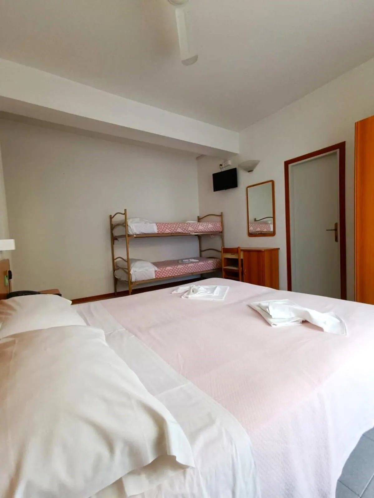 Standard Quadruple Room in Hotel Exclusive