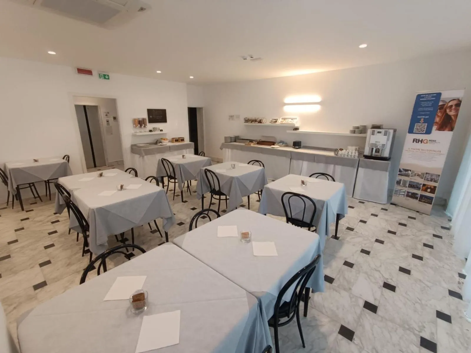 Restaurant/places to eat in Hotel Exclusive