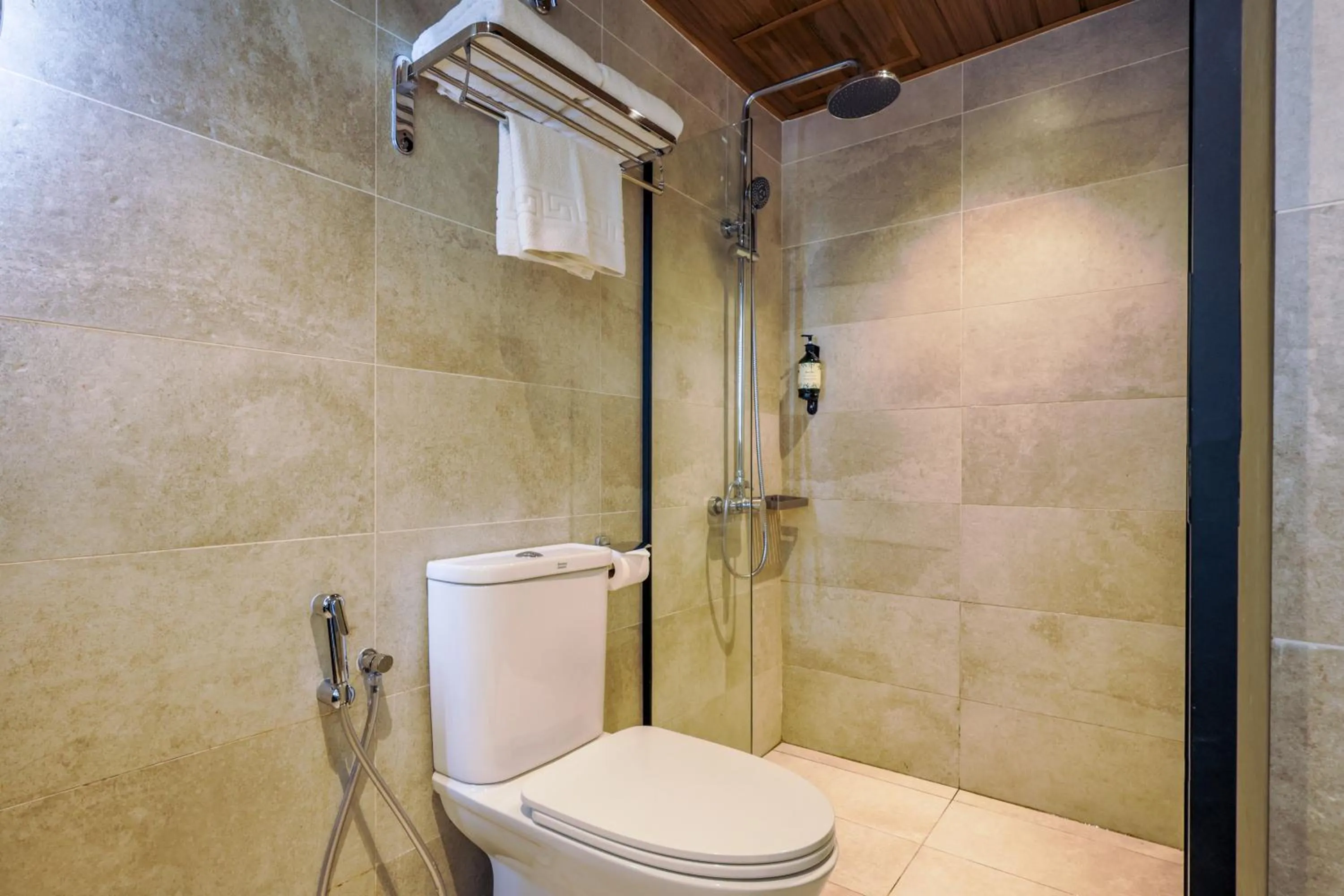 Shower in Santa Grand Classic Kuala Lumpur, Chinatown