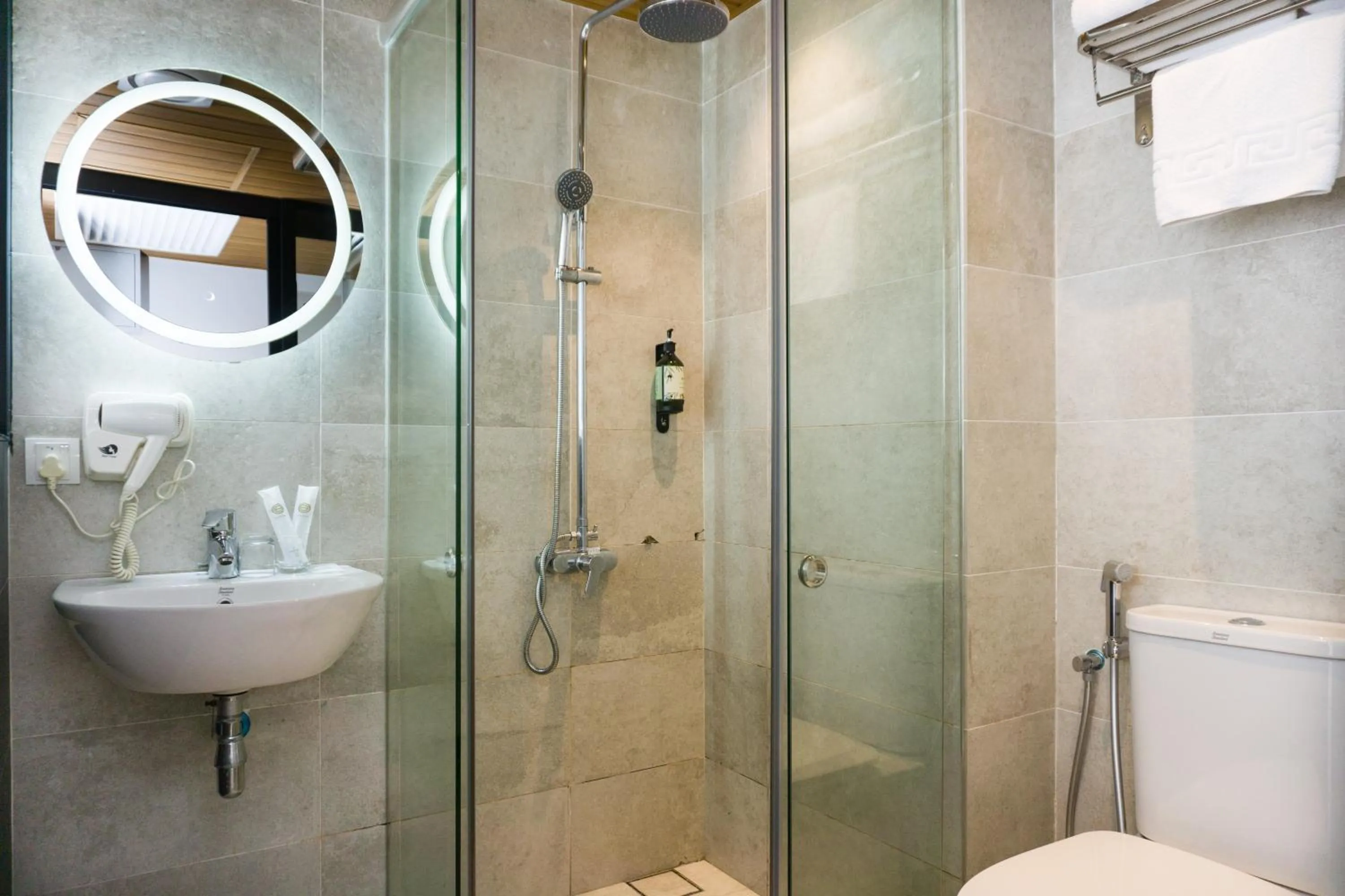 Shower in Santa Grand Classic Kuala Lumpur, Chinatown