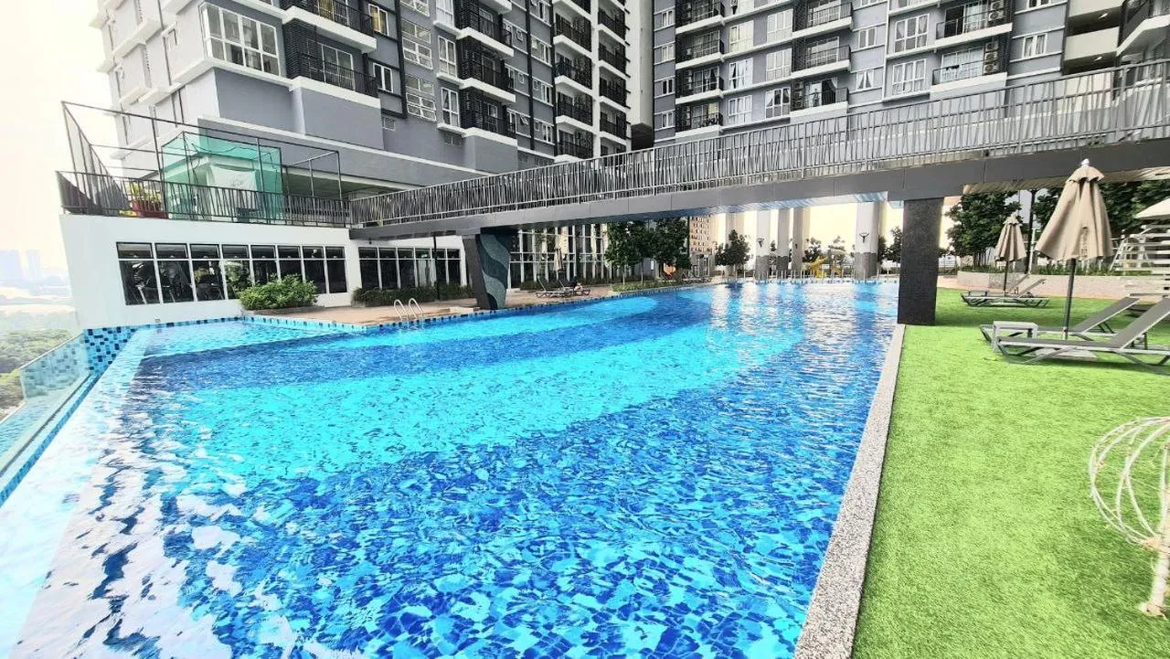 Swimming pool in Shoppingmall condo sri petaling, Near Bukit jalil 1