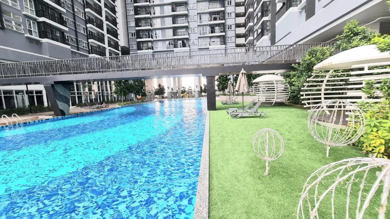 Swimming pool in Shoppingmall condo sri petaling, Near Bukit jalil 1