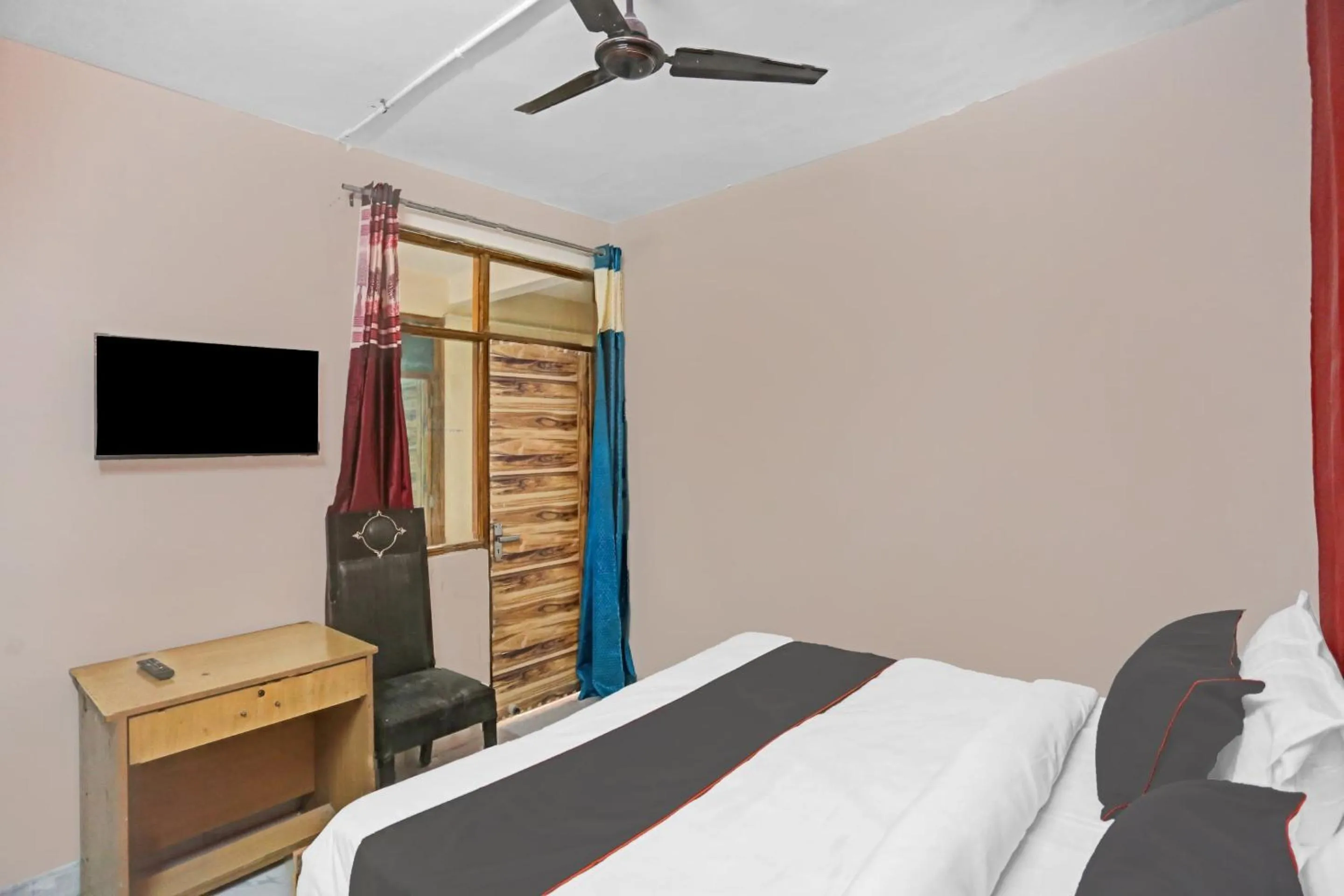 Bedroom, Bed in Capital O Diamond 18 Near Worlds Of Wonder