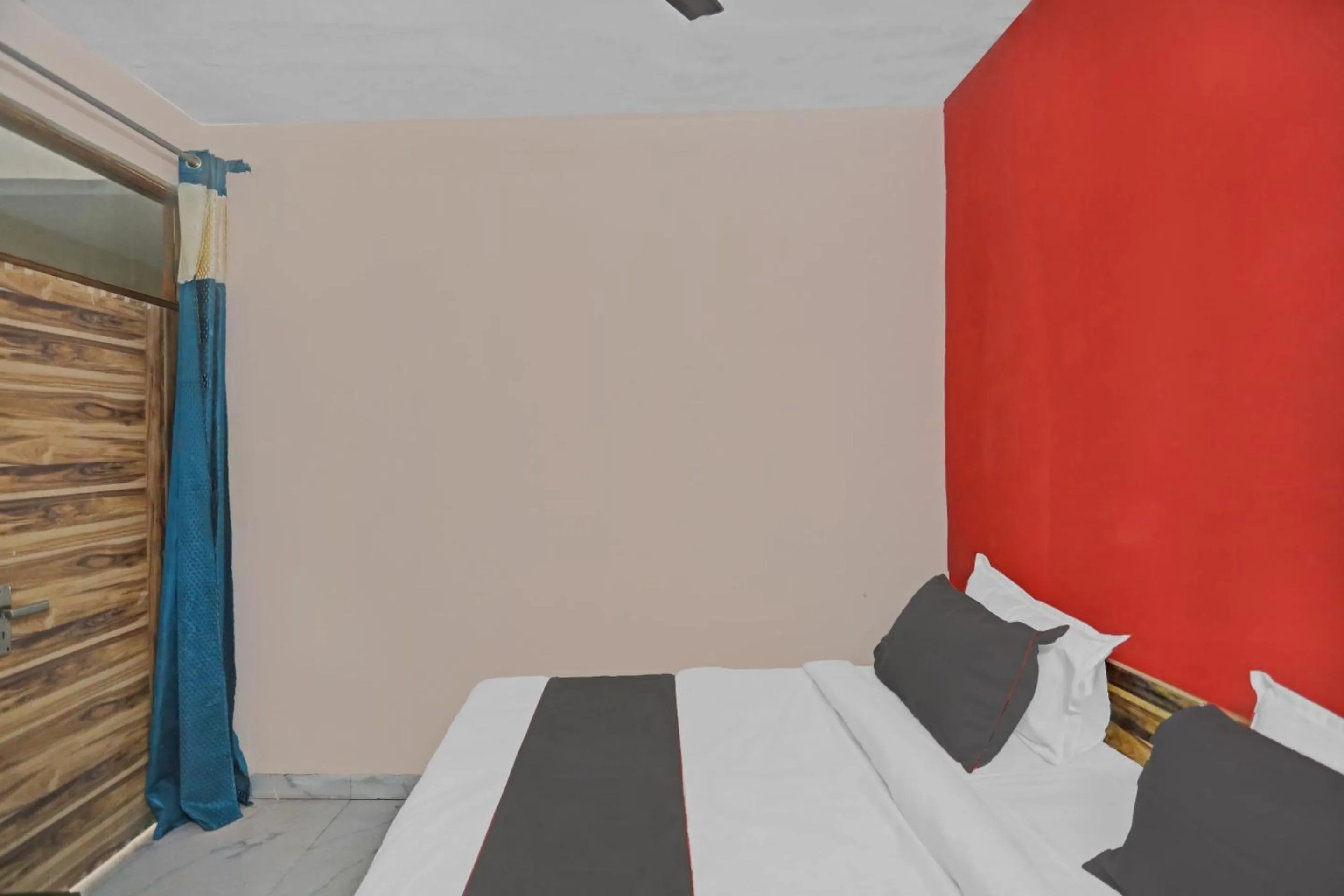 Bedroom, Bed in Capital O Diamond 18 Near Worlds Of Wonder