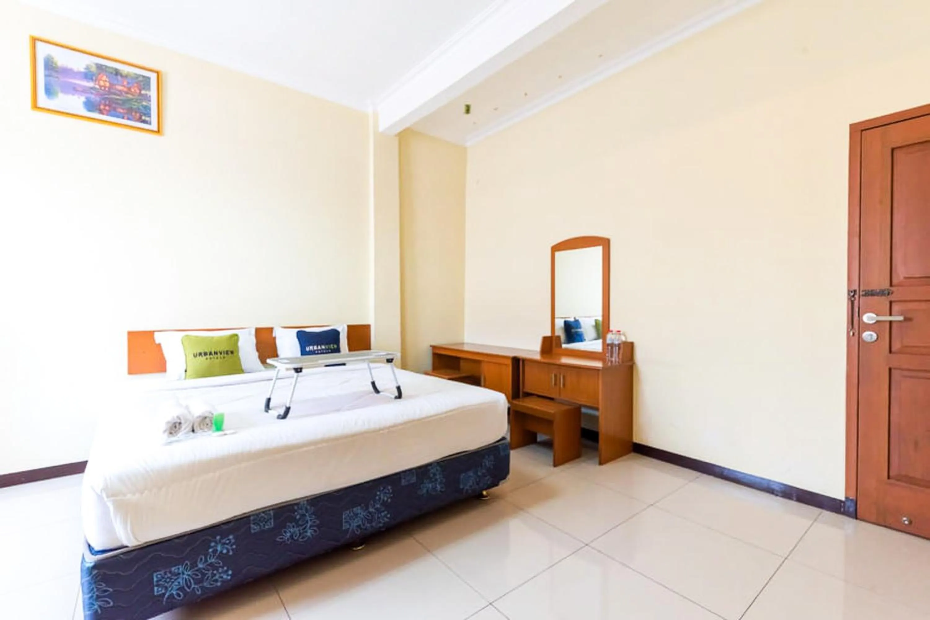 Bedroom, Bed in Urbanview Hotel Bartu Moh Toha Bandung by RedDoorz