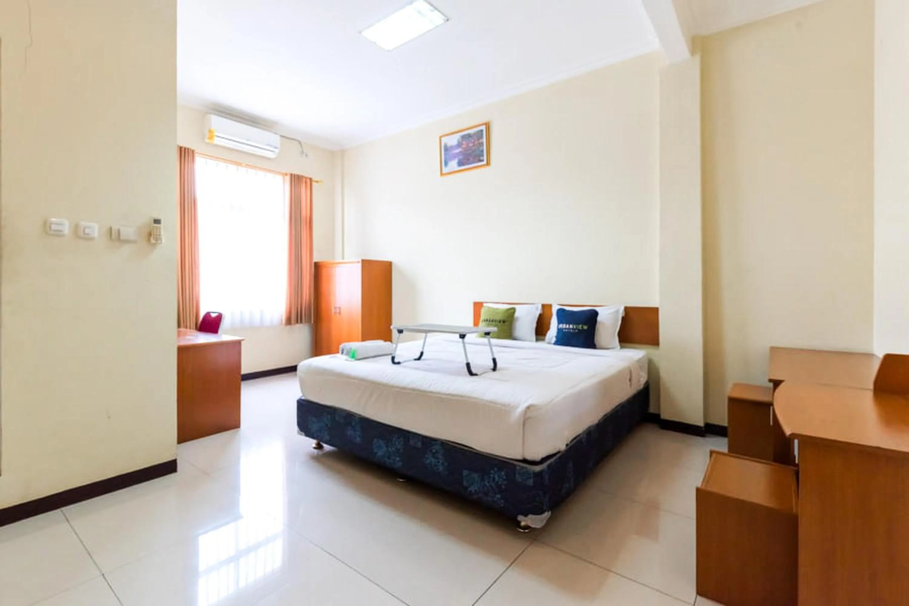 Bedroom, Bed in Urbanview Hotel Bartu Moh Toha Bandung by RedDoorz