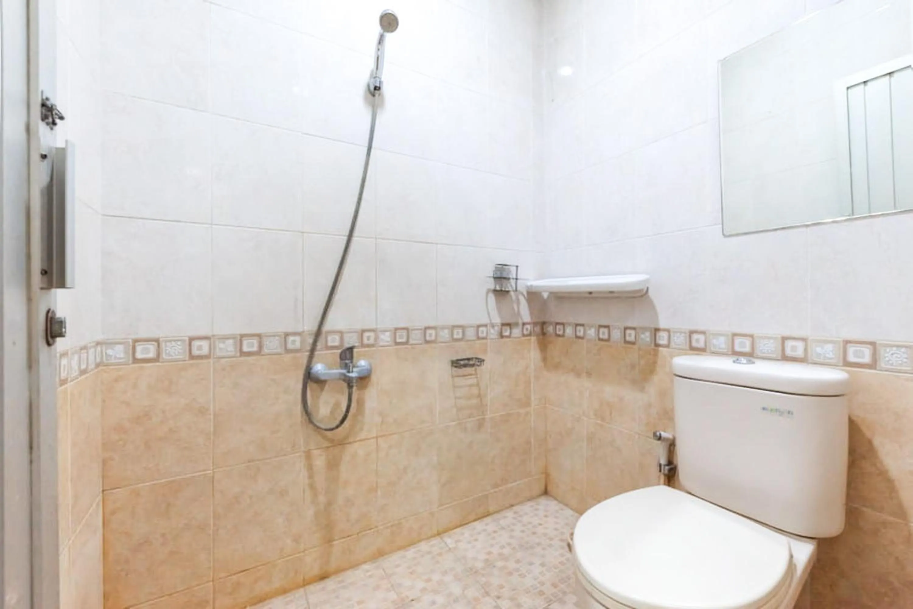 Bathroom in Urbanview Hotel Bartu Moh Toha Bandung by RedDoorz