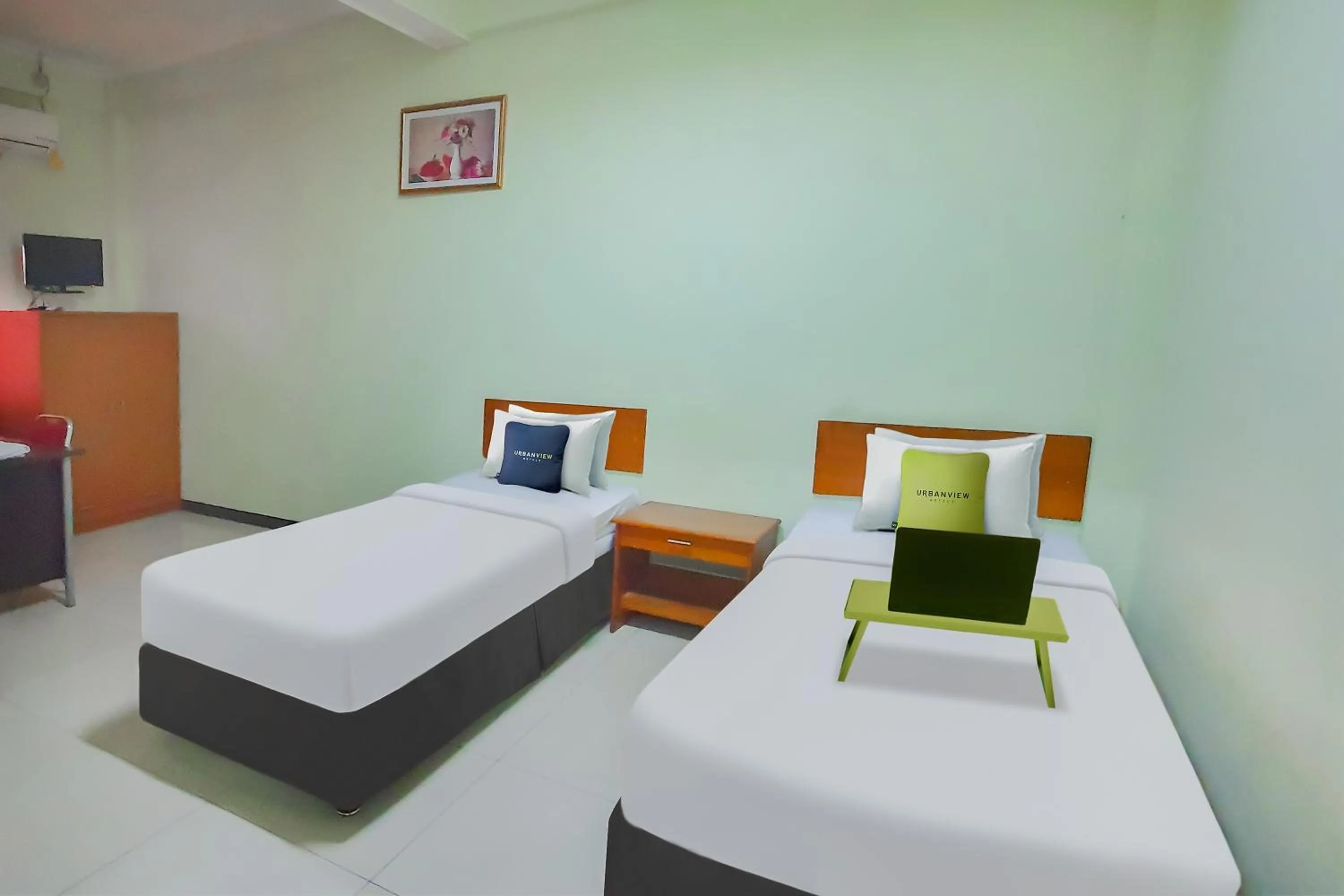 Bedroom, Bed in Urbanview Hotel Bartu Moh Toha Bandung by RedDoorz
