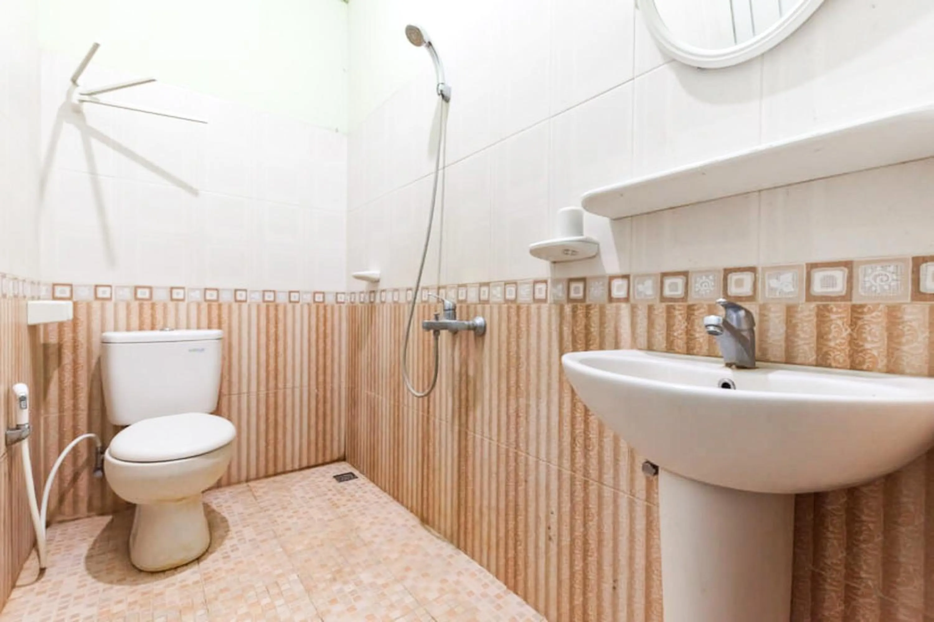 Bathroom in Urbanview Hotel Bartu Moh Toha Bandung by RedDoorz