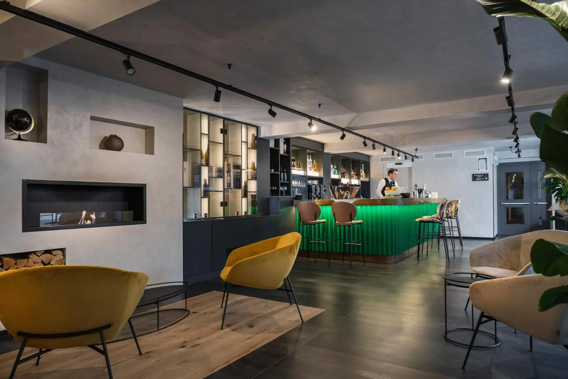 Lounge or bar in iQ Hotel Firenze