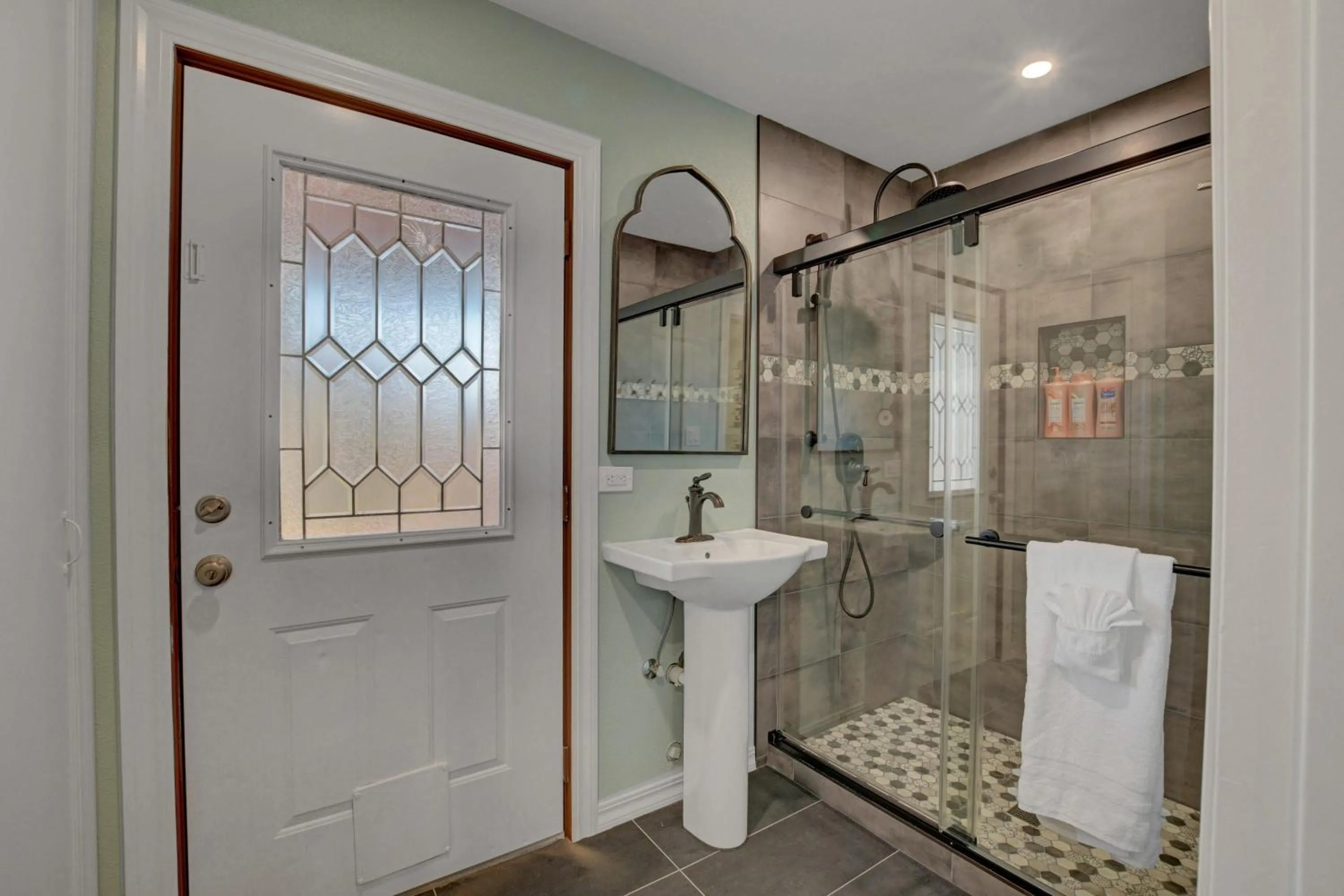 Shower in Buddha Mansion Luxury Resort - 8BR Modern, HotTub, Huge pool, Sauna, BBQ grill, Game Room