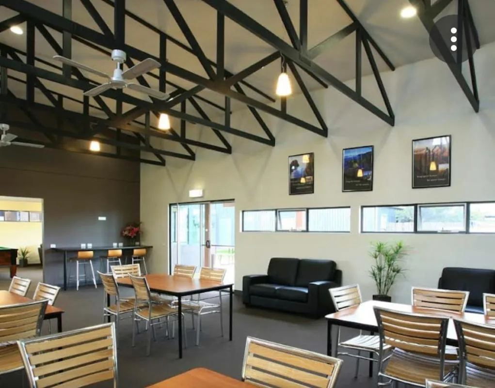 Communal lounge/ TV room in Swansea Backpackers