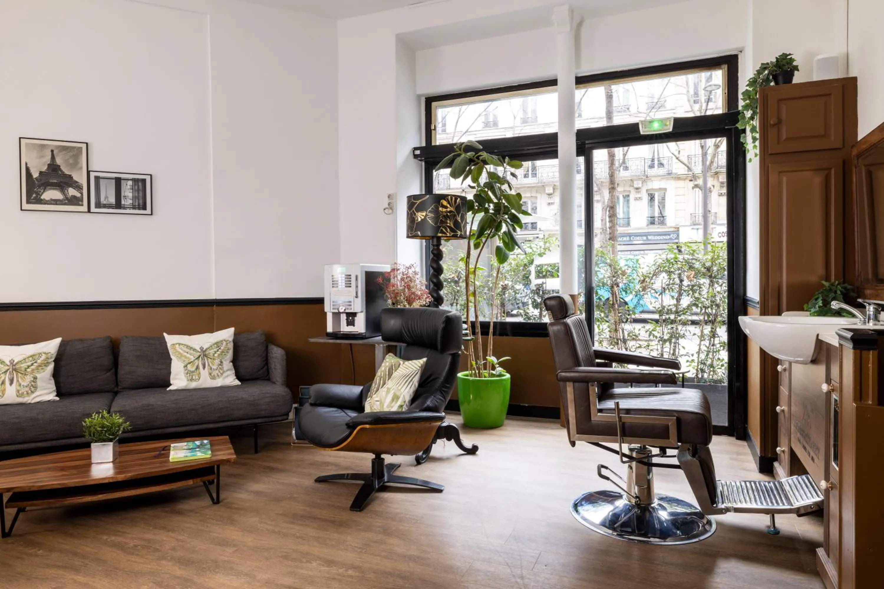 Living room in Lennon by Avalon Hotel Paris Gare du Nord