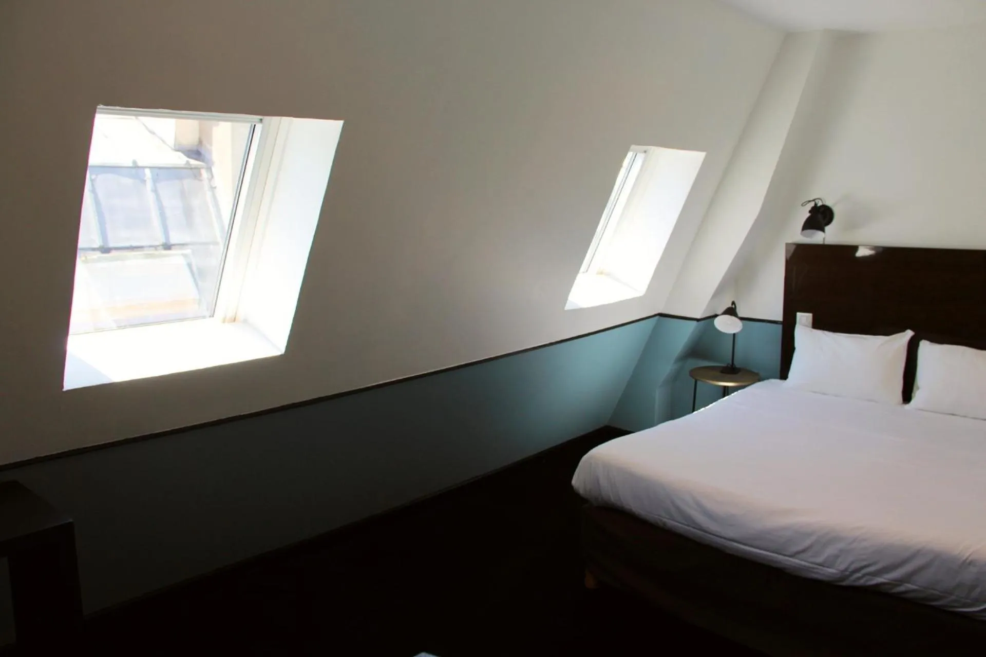 Photo of the whole room, Bed in Lennon by Avalon Hotel Paris Gare du Nord