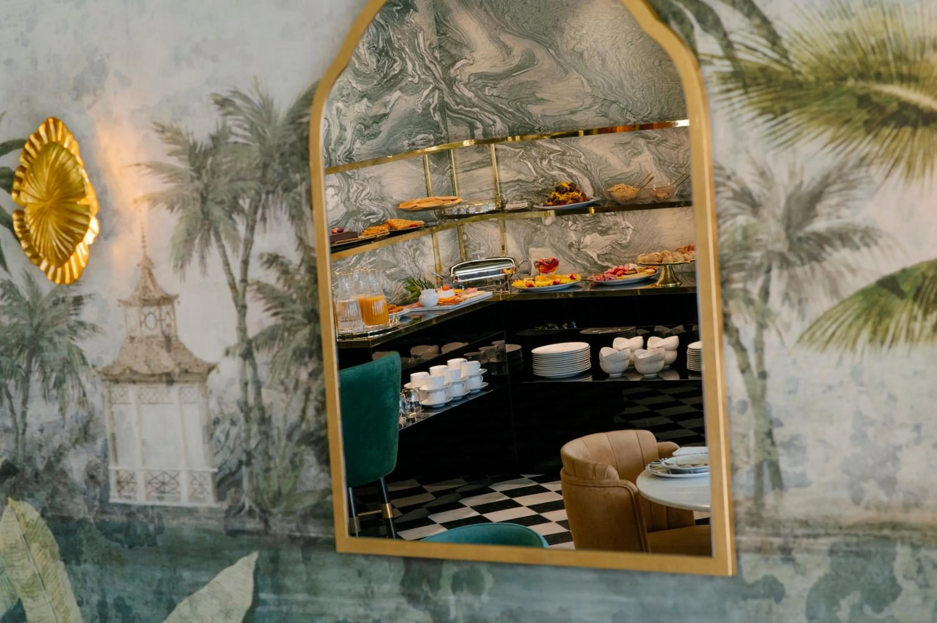 Breakfast in 1877 Estrela Palace