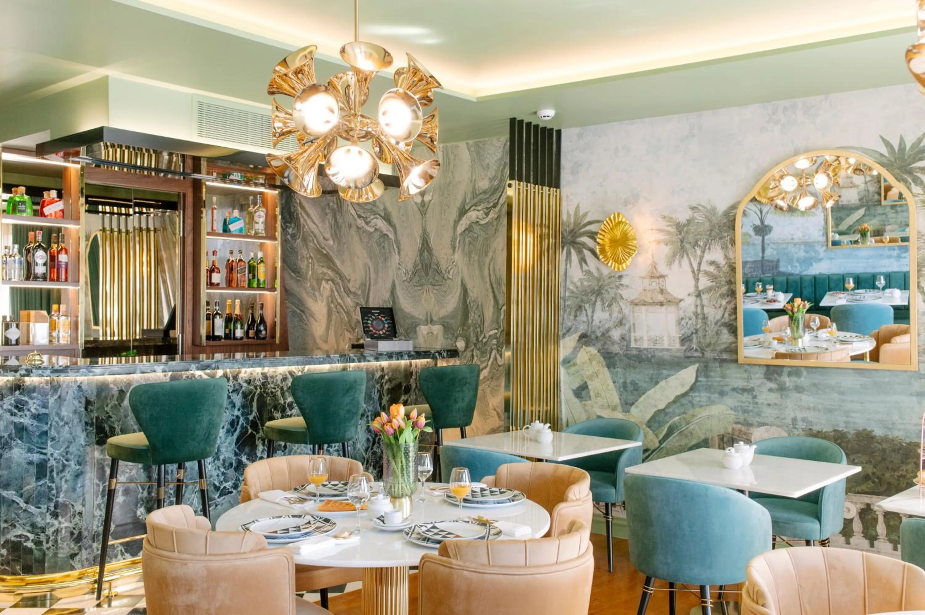 Breakfast in 1877 Estrela Palace