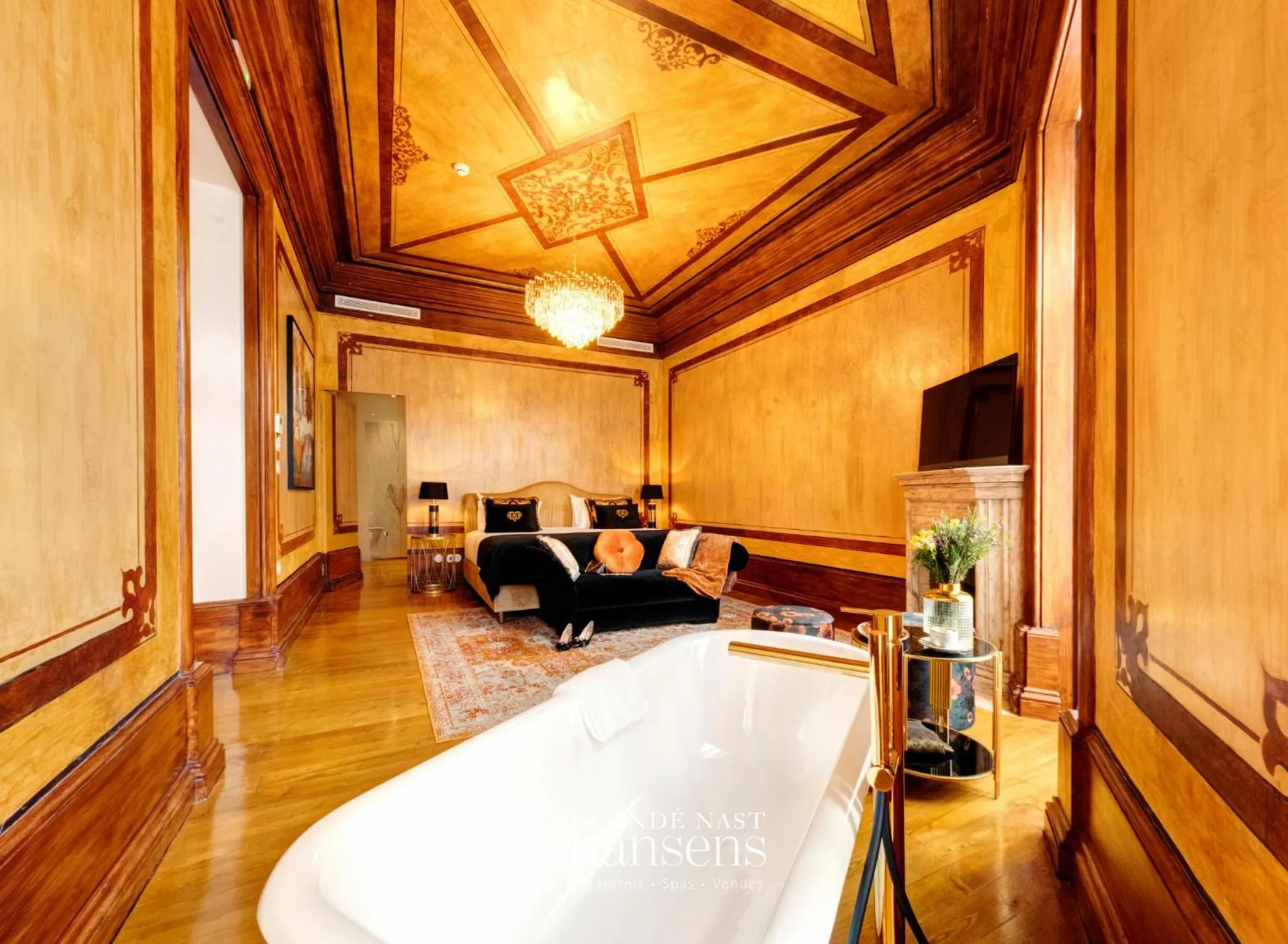 Bath in 1877 Estrela Palace