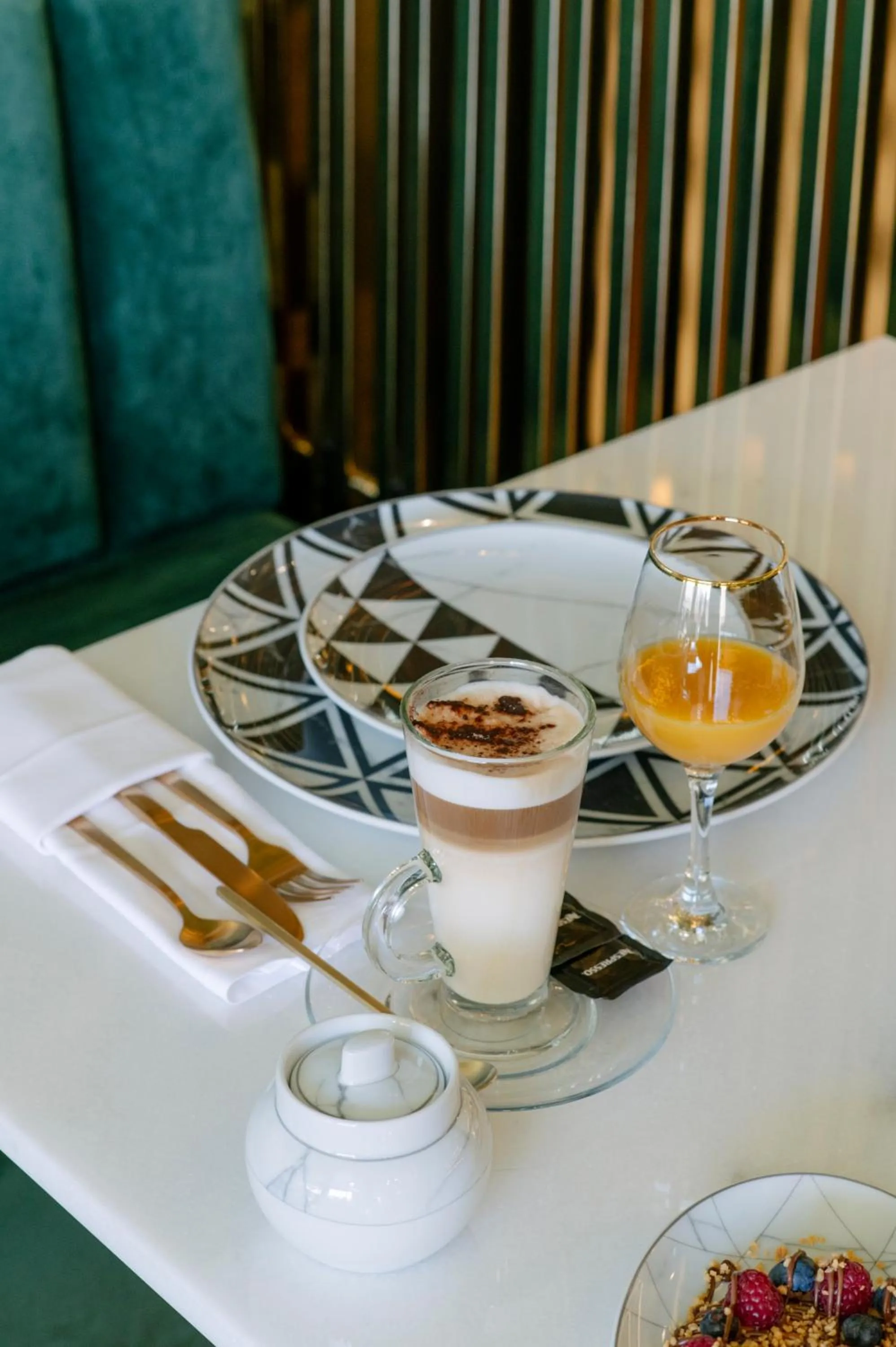 Breakfast in 1877 Estrela Palace