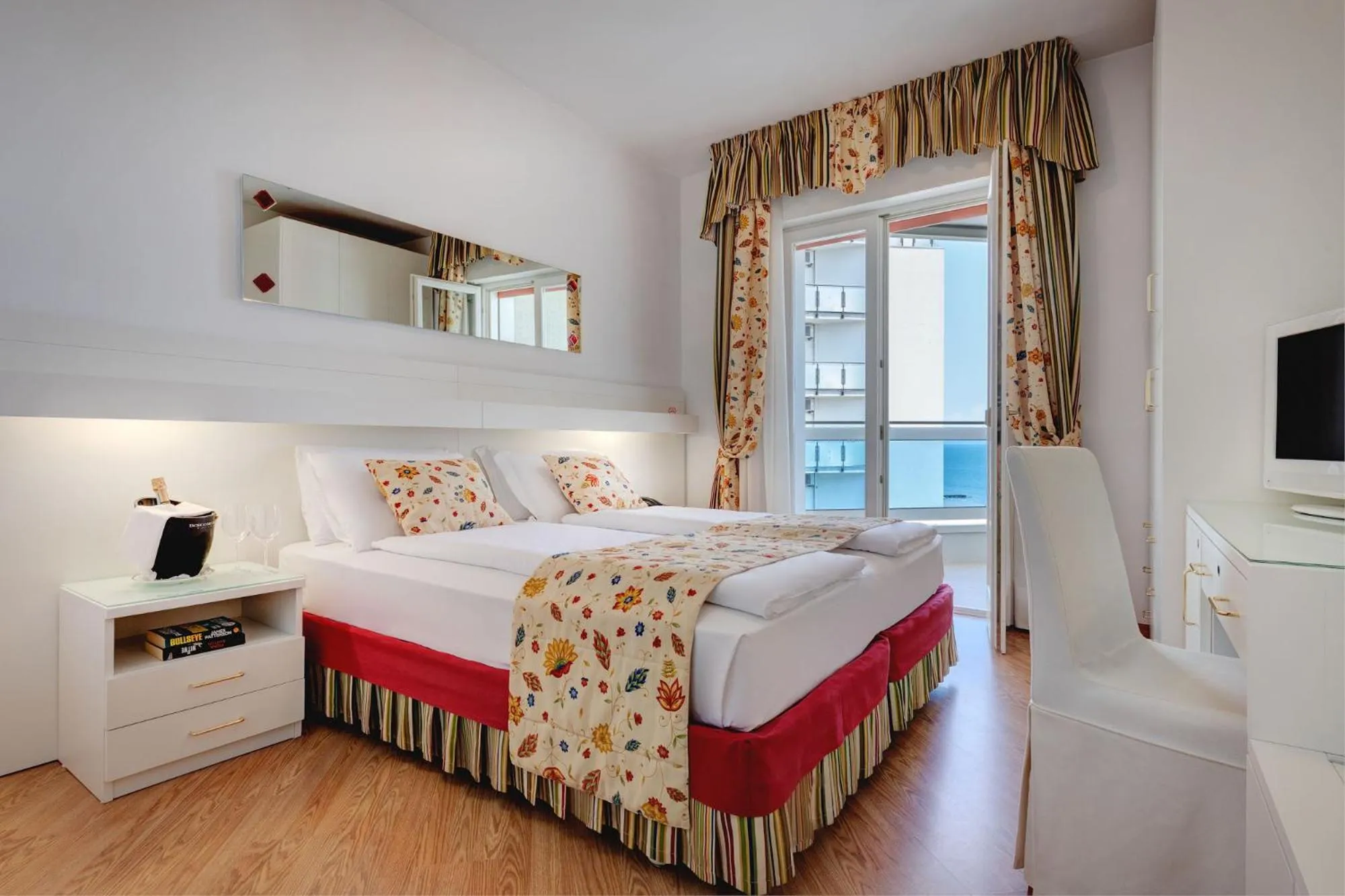 Photo of the whole room in Hotel Cavalieri Palace & Suites