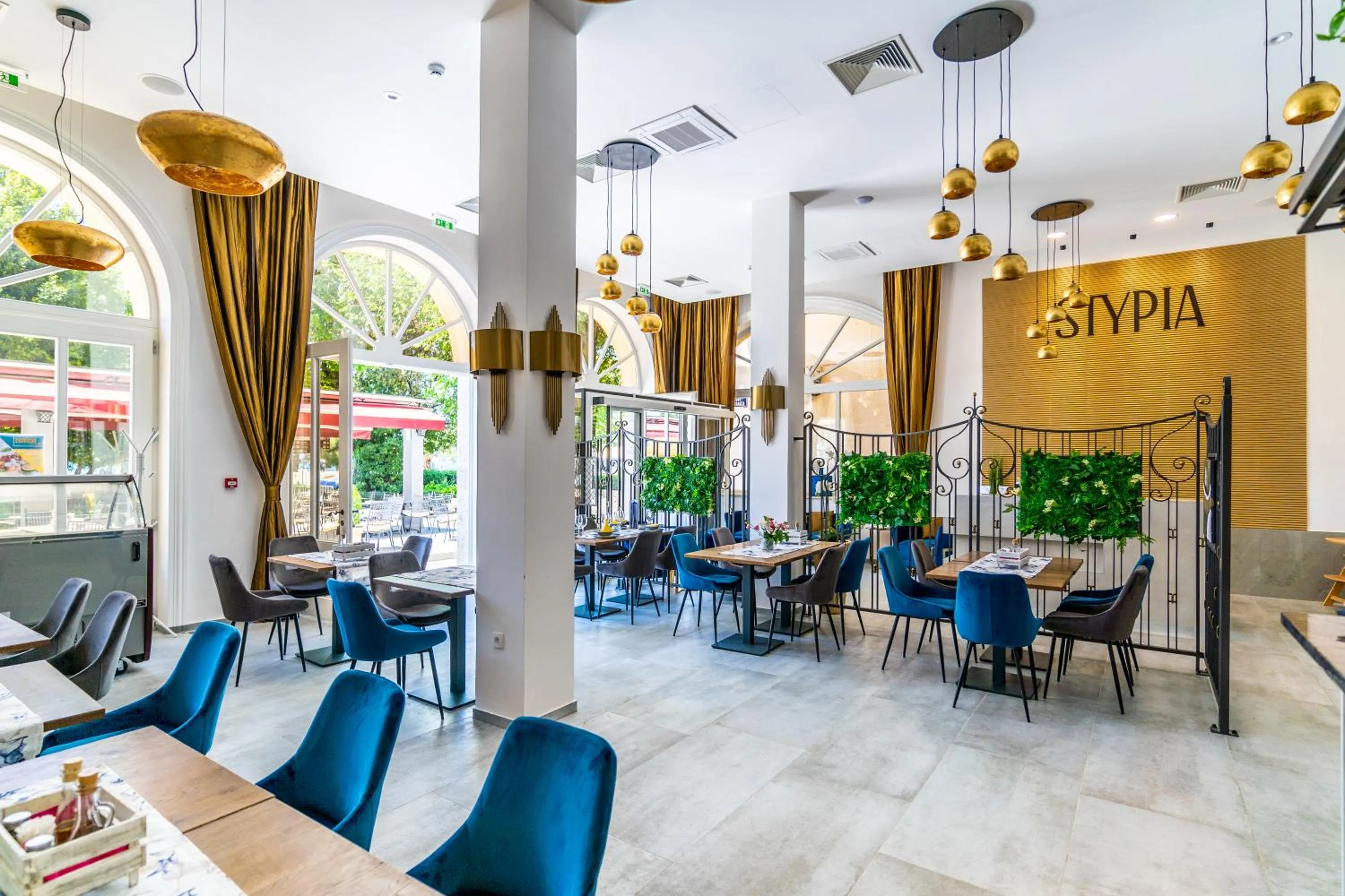 Restaurant/places to eat in Heritage Hotel Stypia