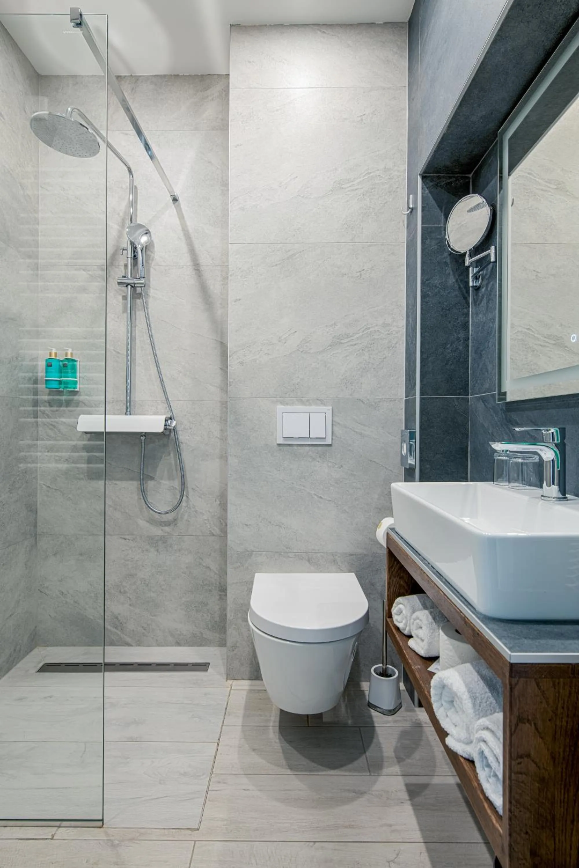 Shower in Heritage Hotel Stypia