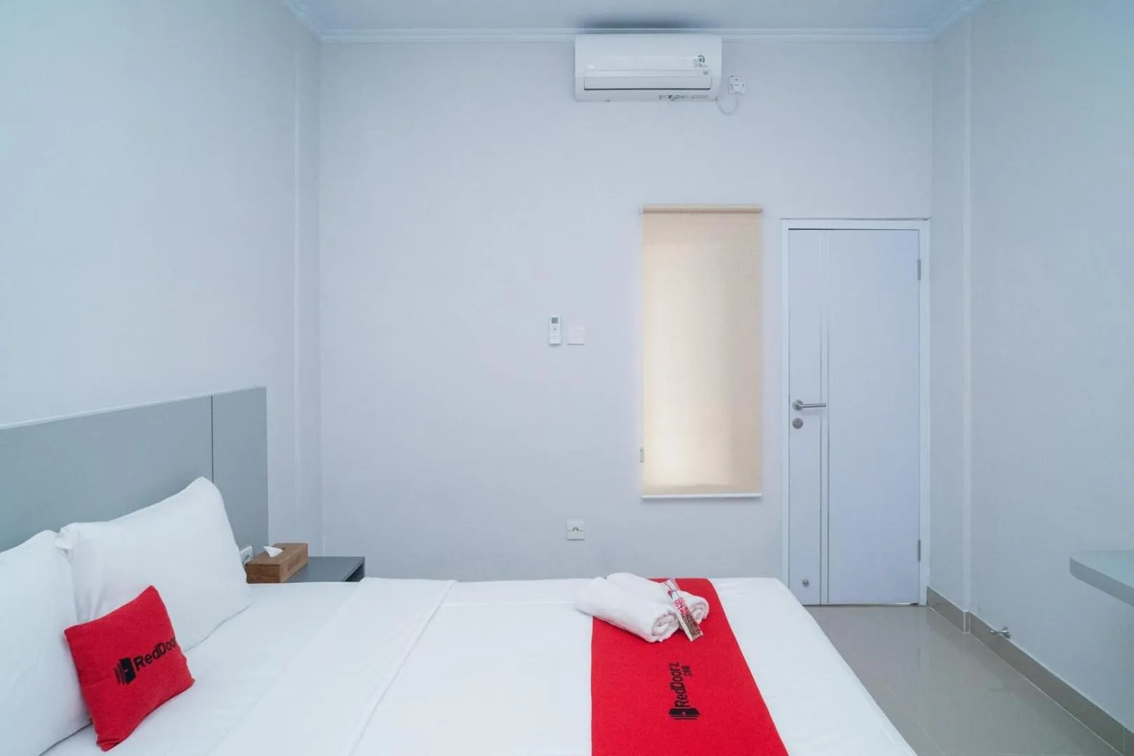 Bedroom, Bed in RedDoorz @ Jalan Gunung Talang Mahendradatta