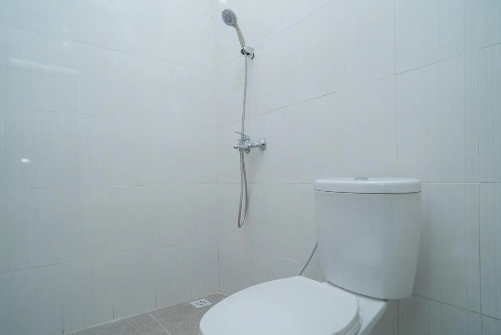 Bathroom in RedDoorz @ Jalan Gunung Talang Mahendradatta