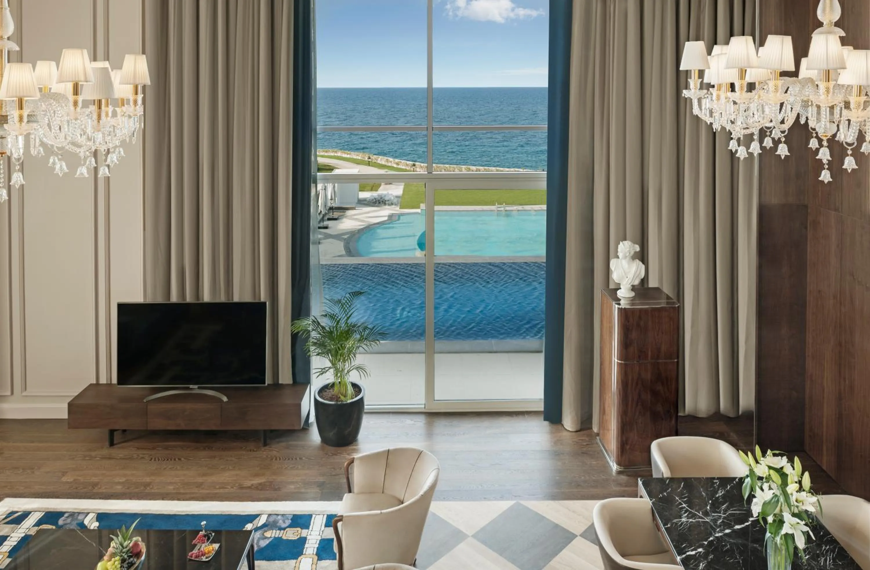 Swimming pool in Kaya Palazzo Resort & Casino