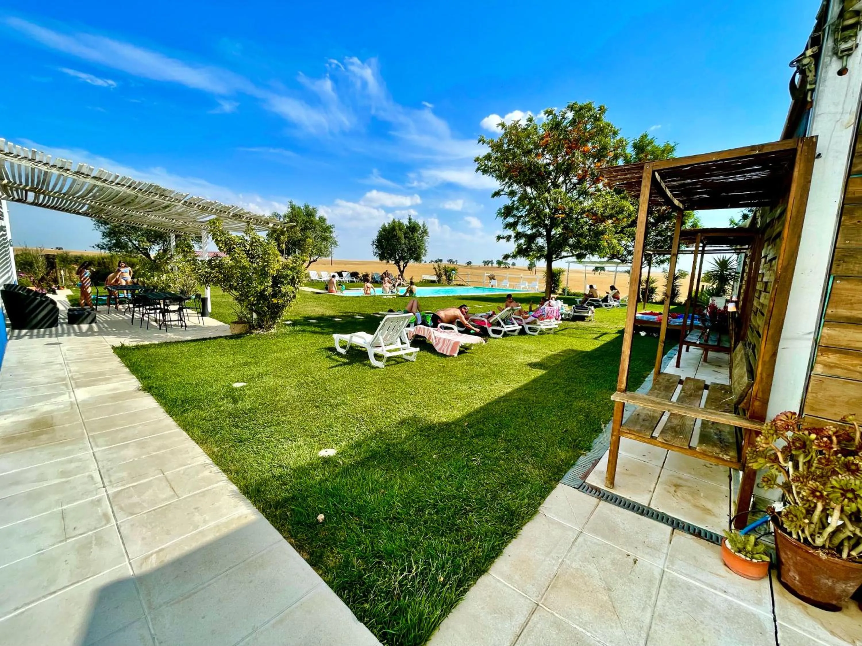 Restaurant/places to eat in Monte dos Poços