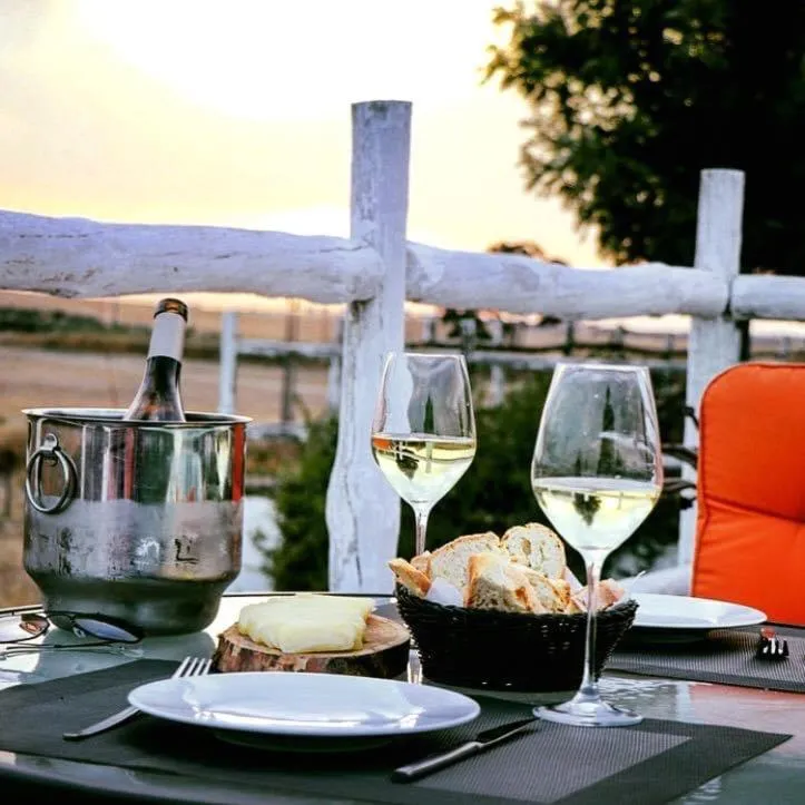 Restaurant/places to eat in Monte dos Poços