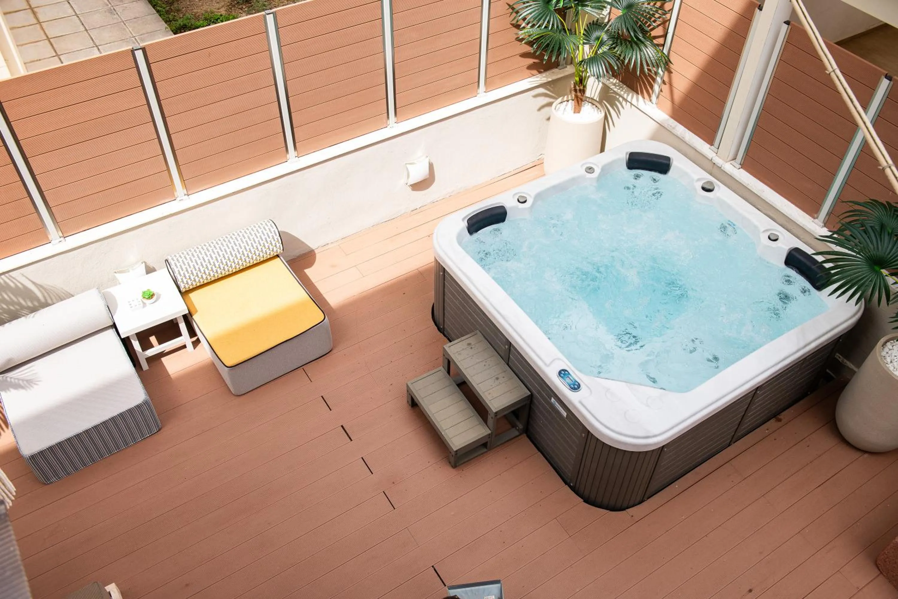 Hot Tub in ELLE Rooms & Suites