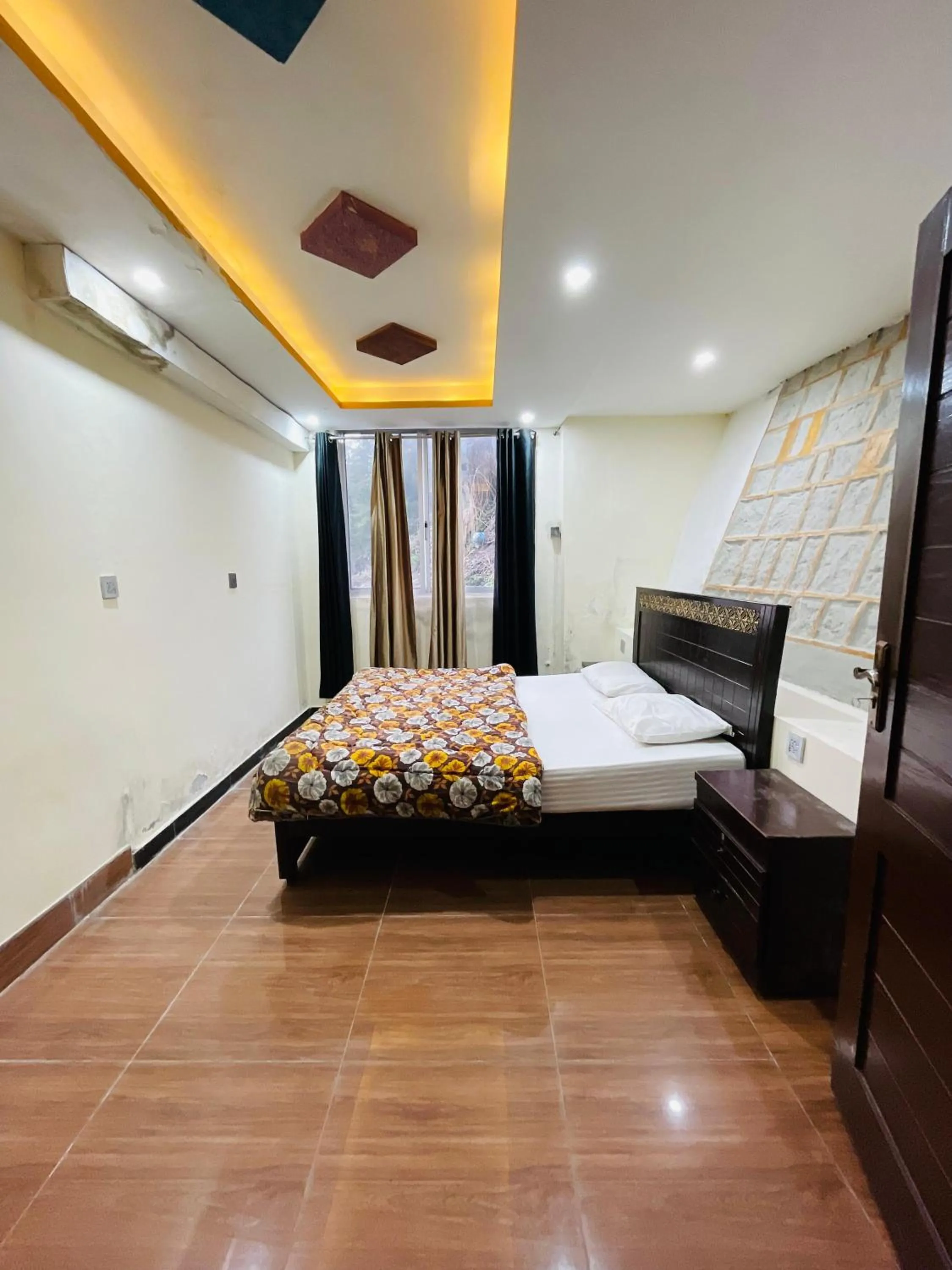 Bed in Paradise View Hotel & Restaurant