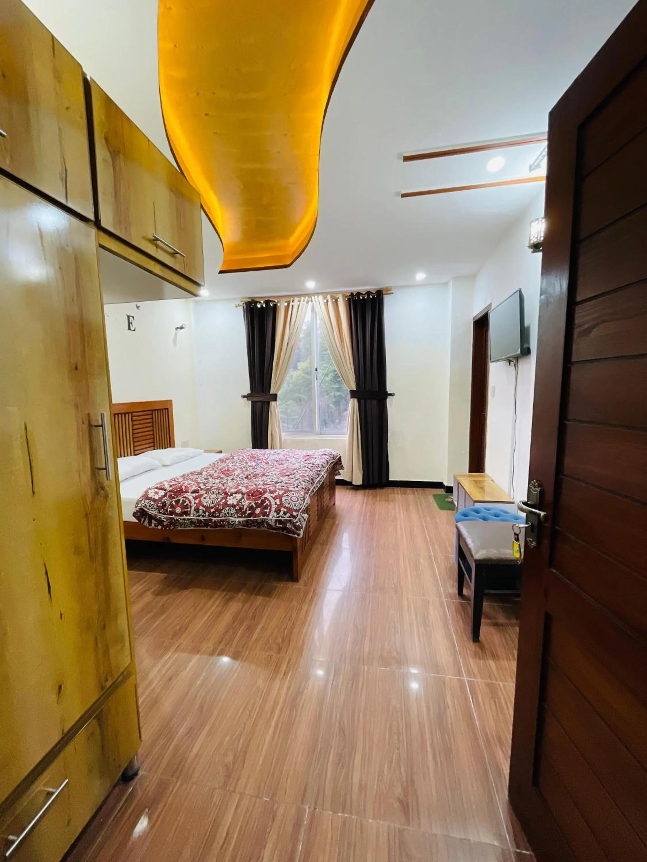 VIP, Bed in Paradise View Hotel & Restaurant