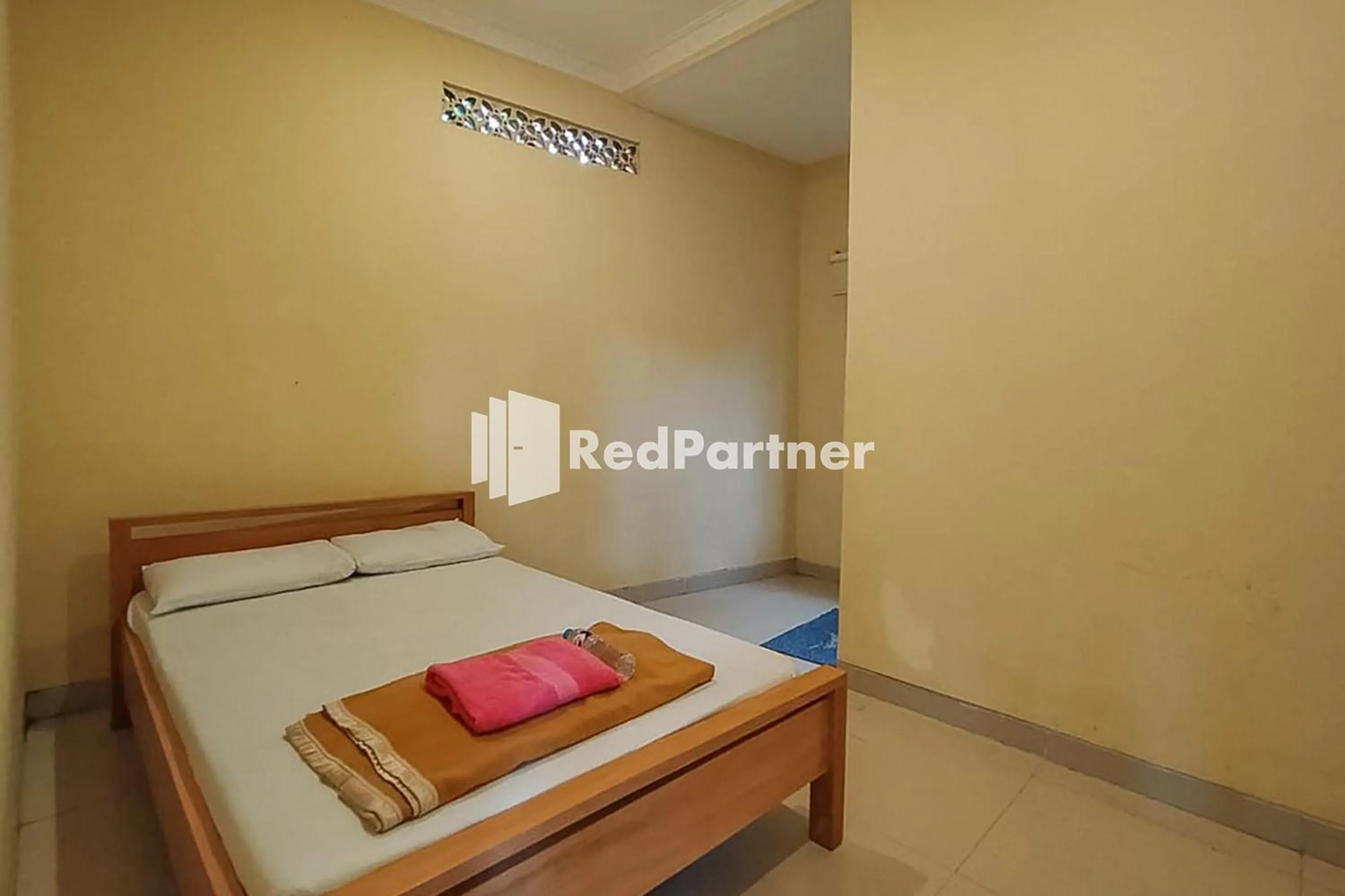 Bed in Batu Homestay Puncak Mitra RedDoorz