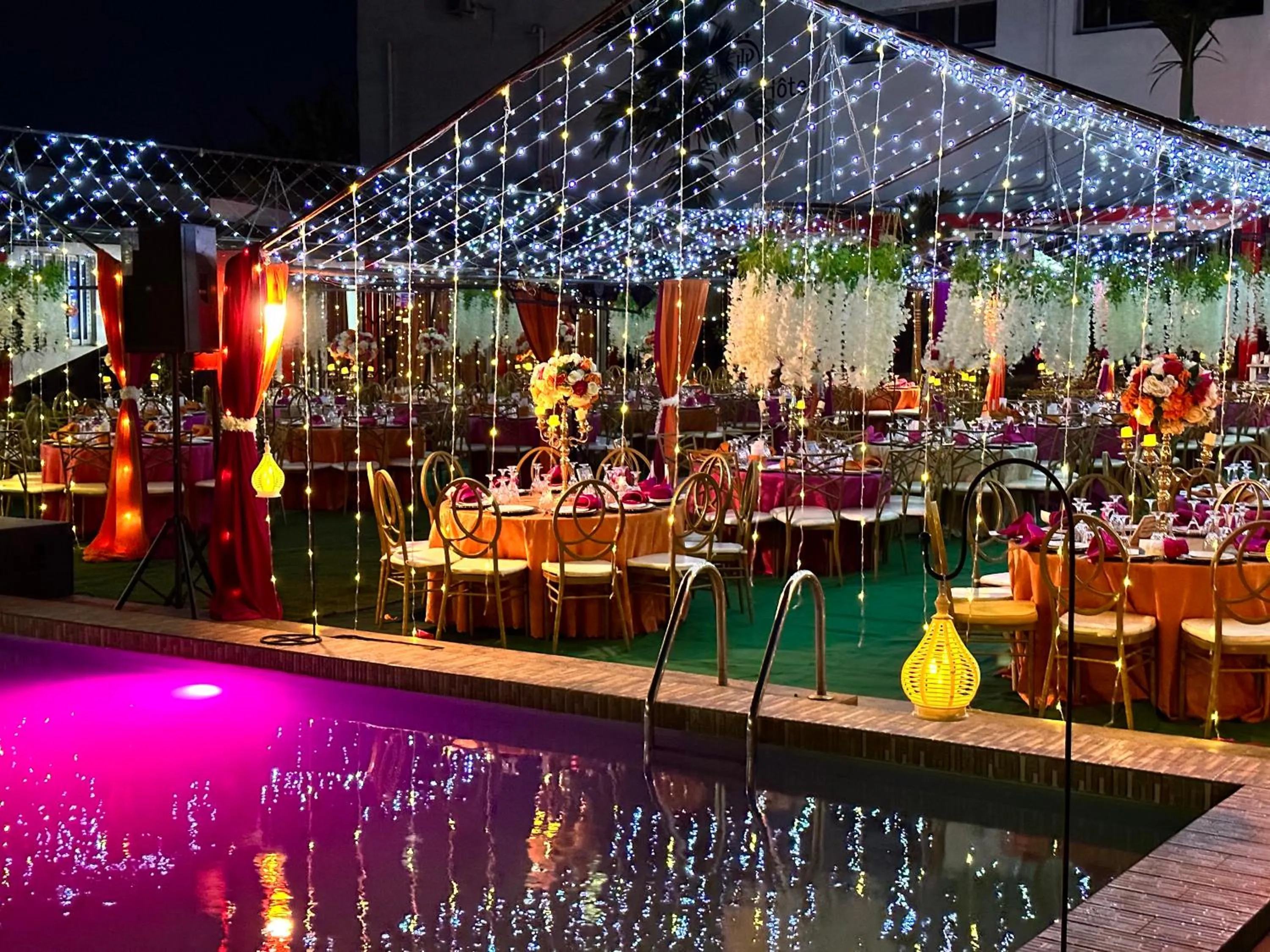 Swimming pool in Prodiges Hôtel