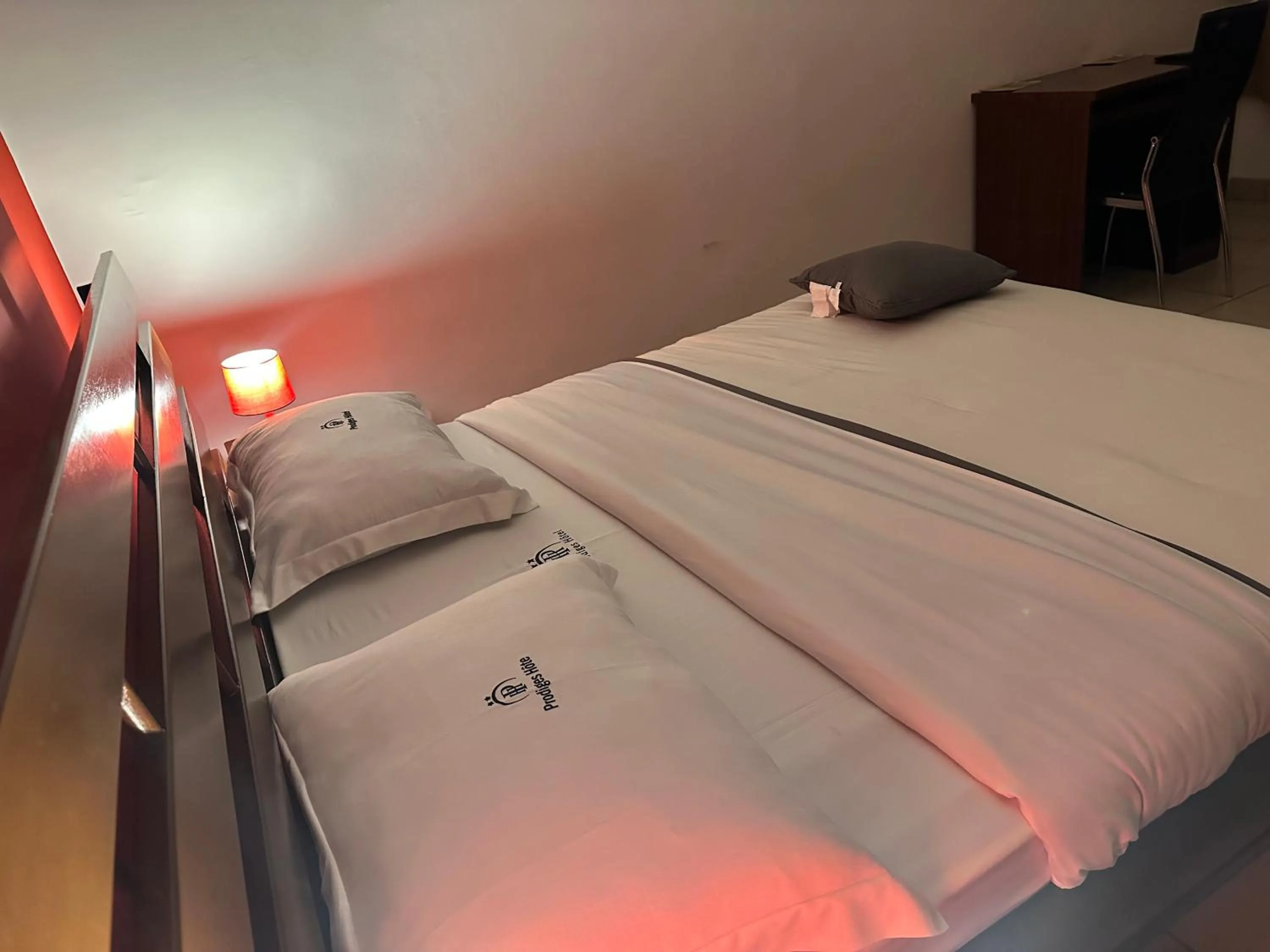 Bed in Prodiges Hôtel