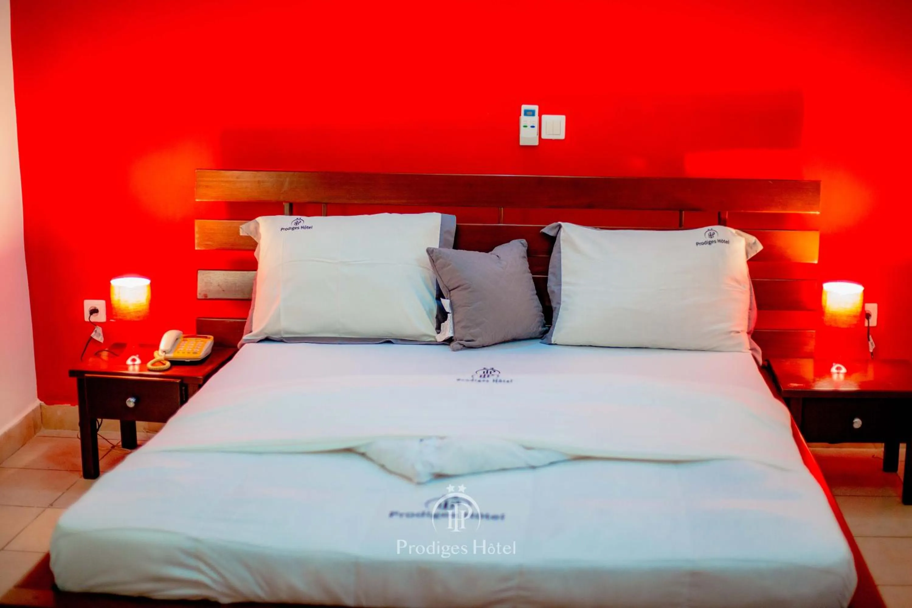 Bed in Prodiges Hôtel