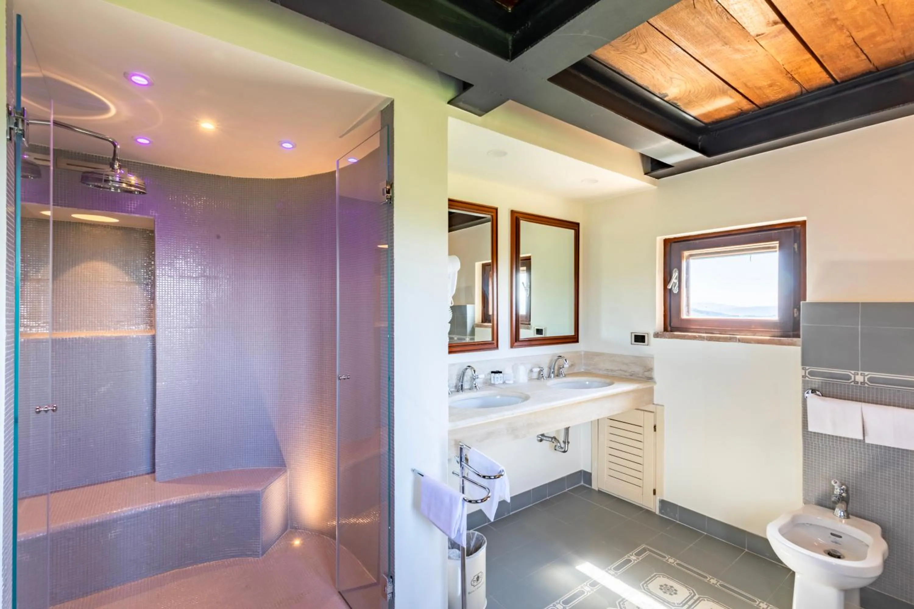 Bathroom in Relais Il Canalicchio Country Resort & SPA