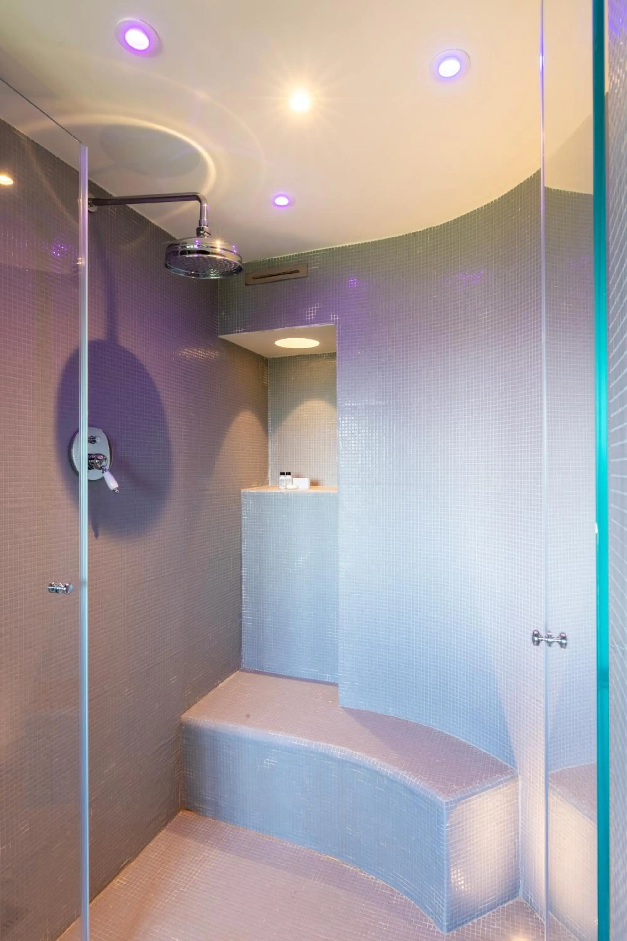 Shower in Relais Il Canalicchio Country Resort & SPA