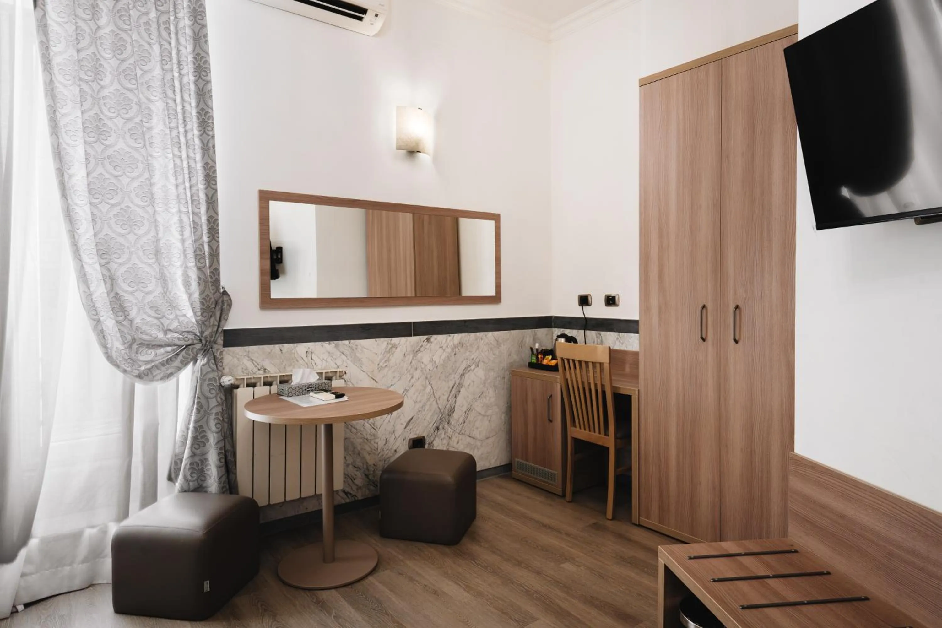 TV and multimedia in Hotel Centro Cavour Roma