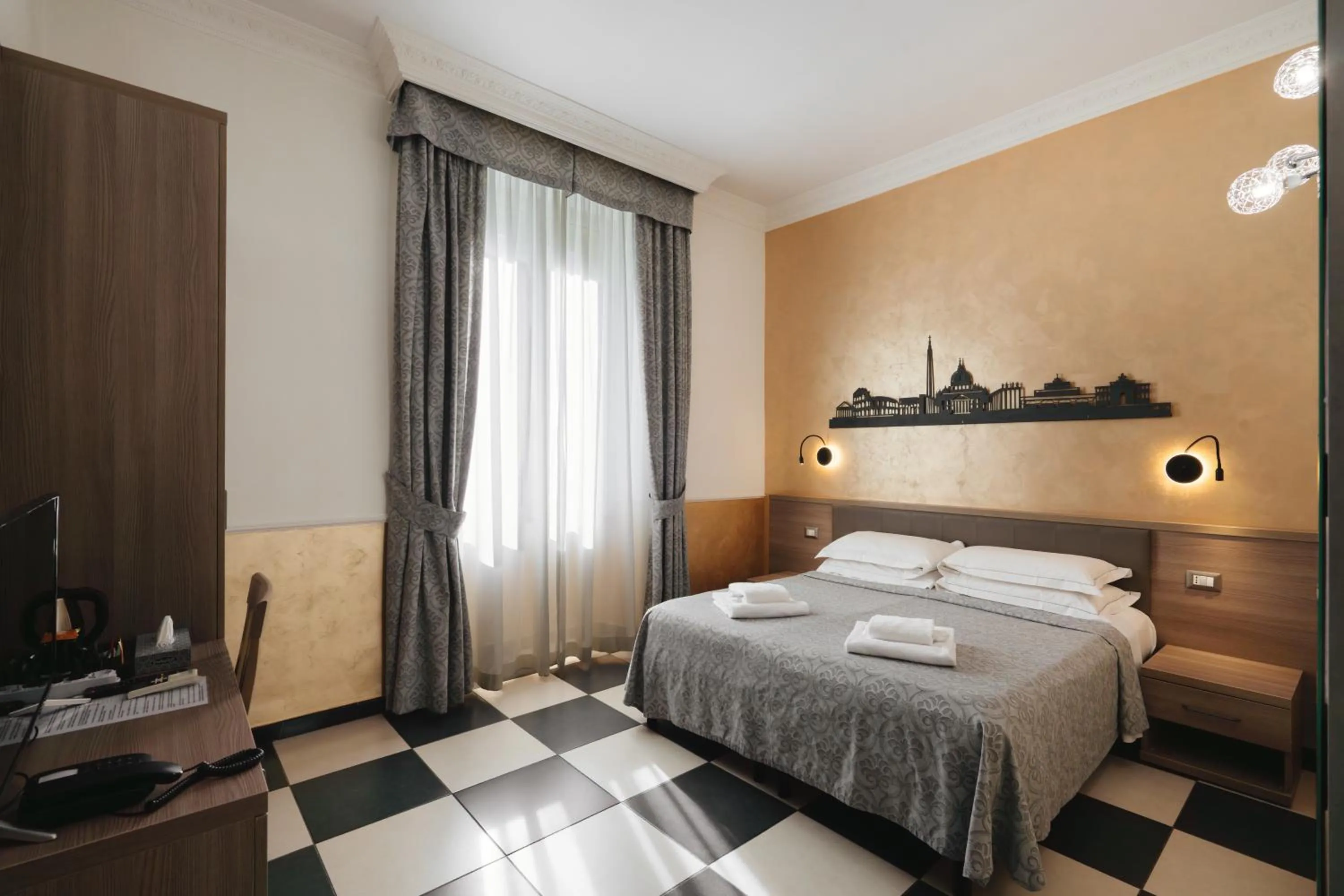 Photo of the whole room, Bed in Hotel Centro Cavour Roma