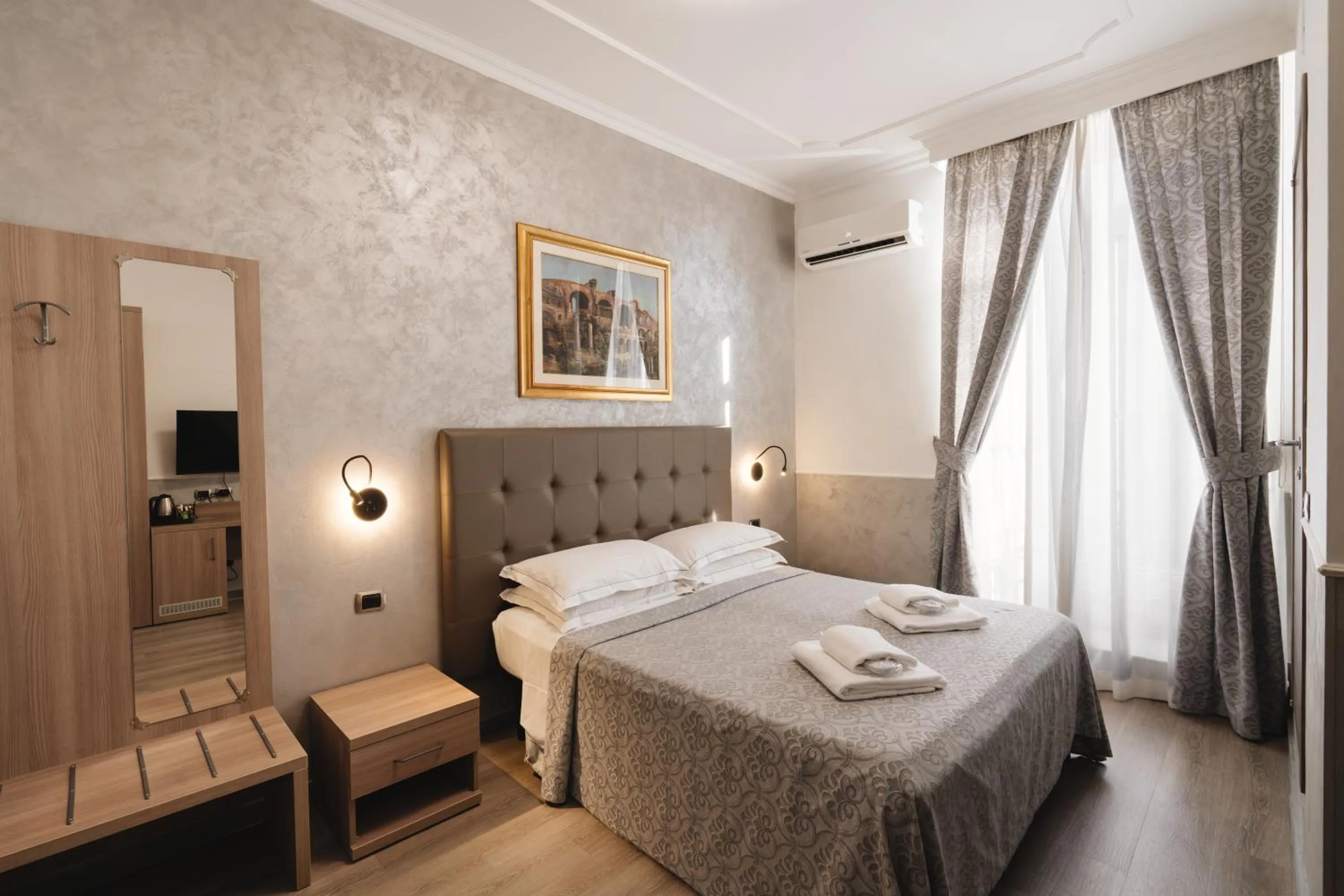 Bedroom, Bed in Hotel Centro Cavour Roma